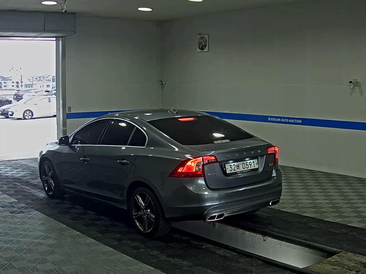 VOLVO S60 (2ND GEN) D4 SUMMUM 2016 - zdjęcie 6