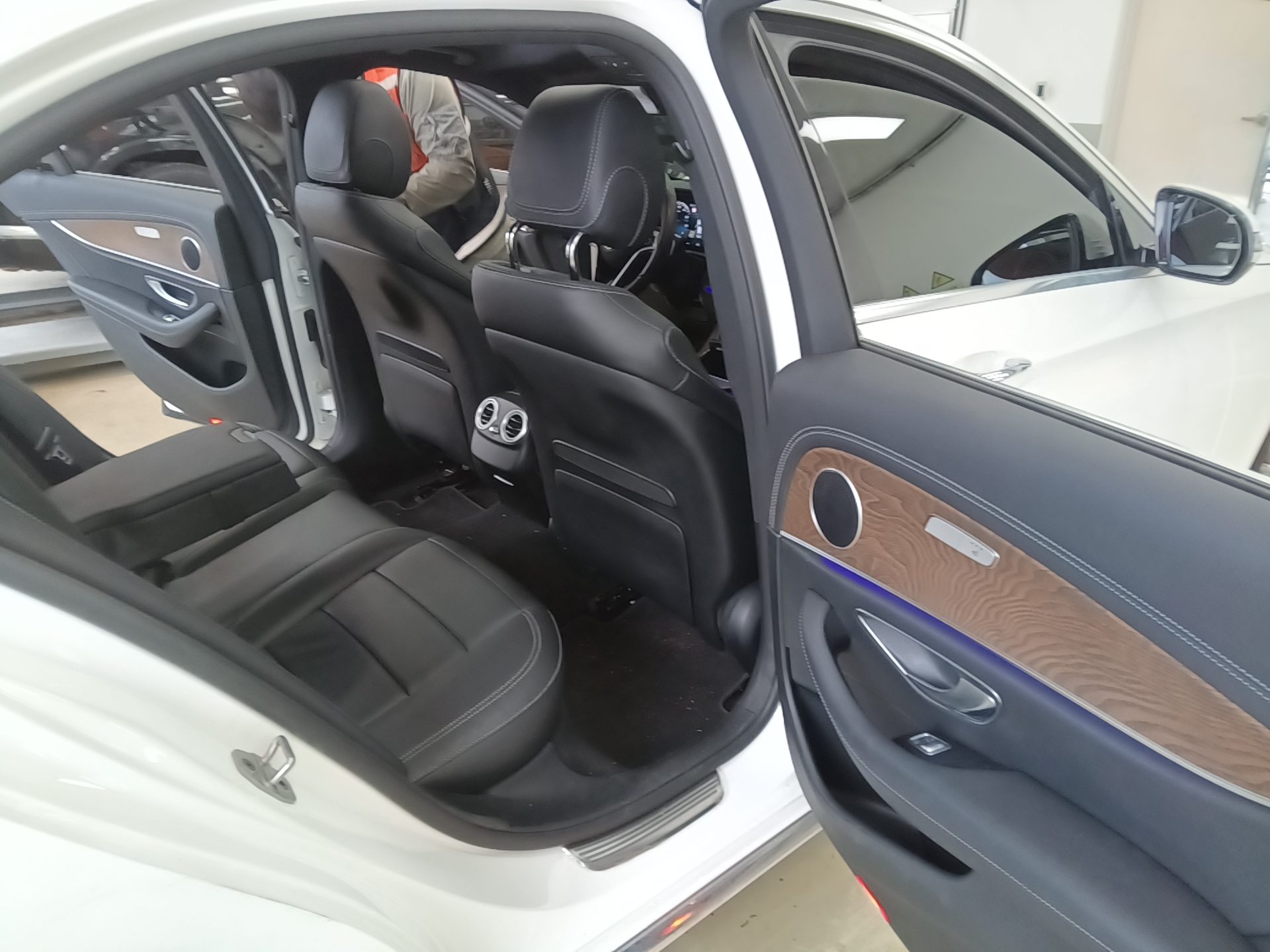 MERCEDES-BENZ E-CLASS (5TH GEN) E250 EXCLUSIVE 2021 - zdjęcie 13