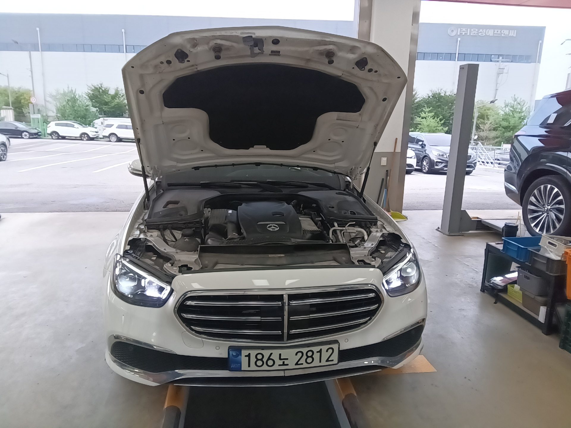 MERCEDES-BENZ E-CLASS (5TH GEN) E250 EXCLUSIVE 2021 - zdjęcie 25