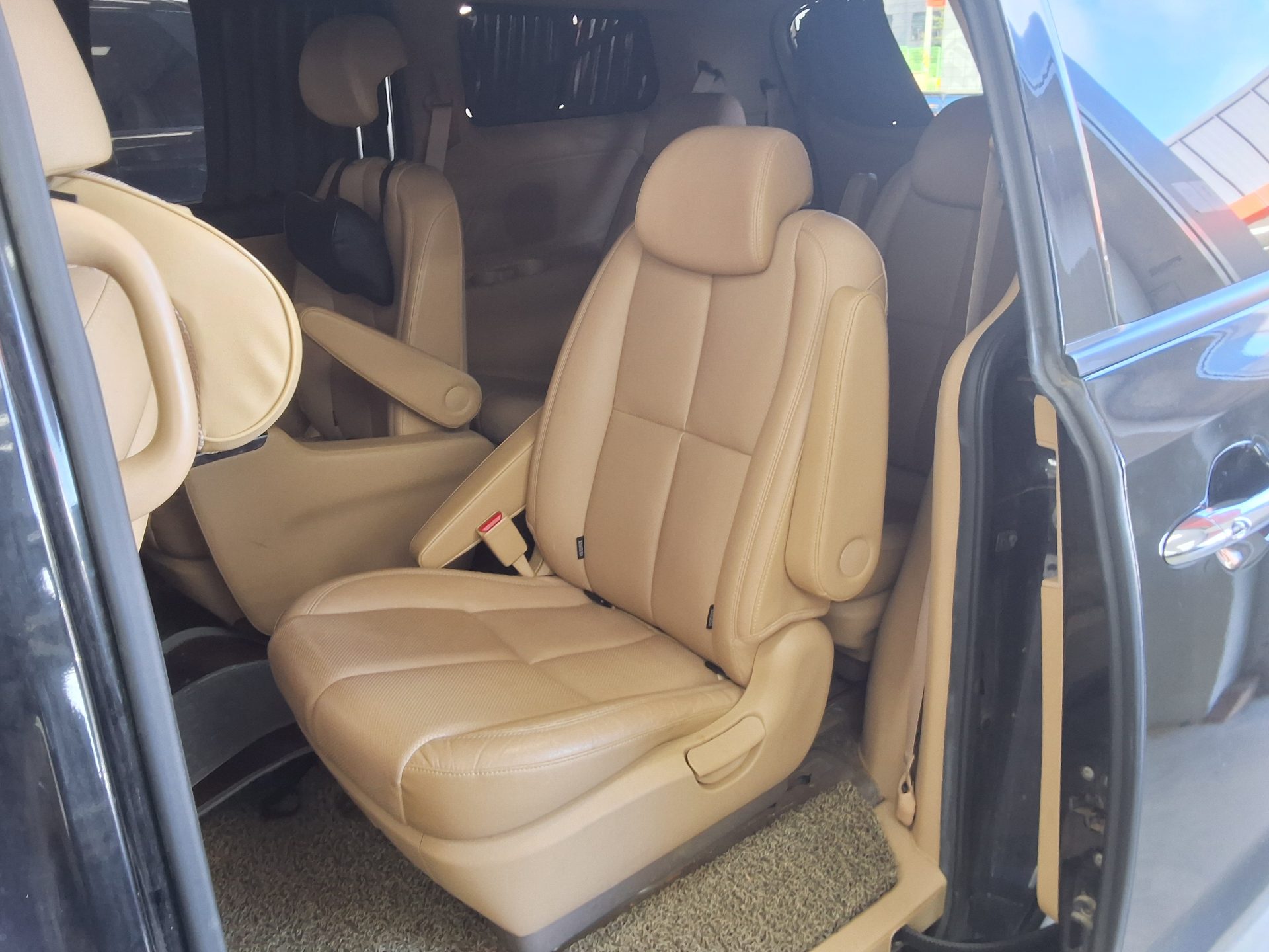 KIA THE NEW CARNIVAL HI-LIMOUSINE 9-SEATER DIESEL NOBLESSE SPECIAL 2019 - zdjęcie 12
