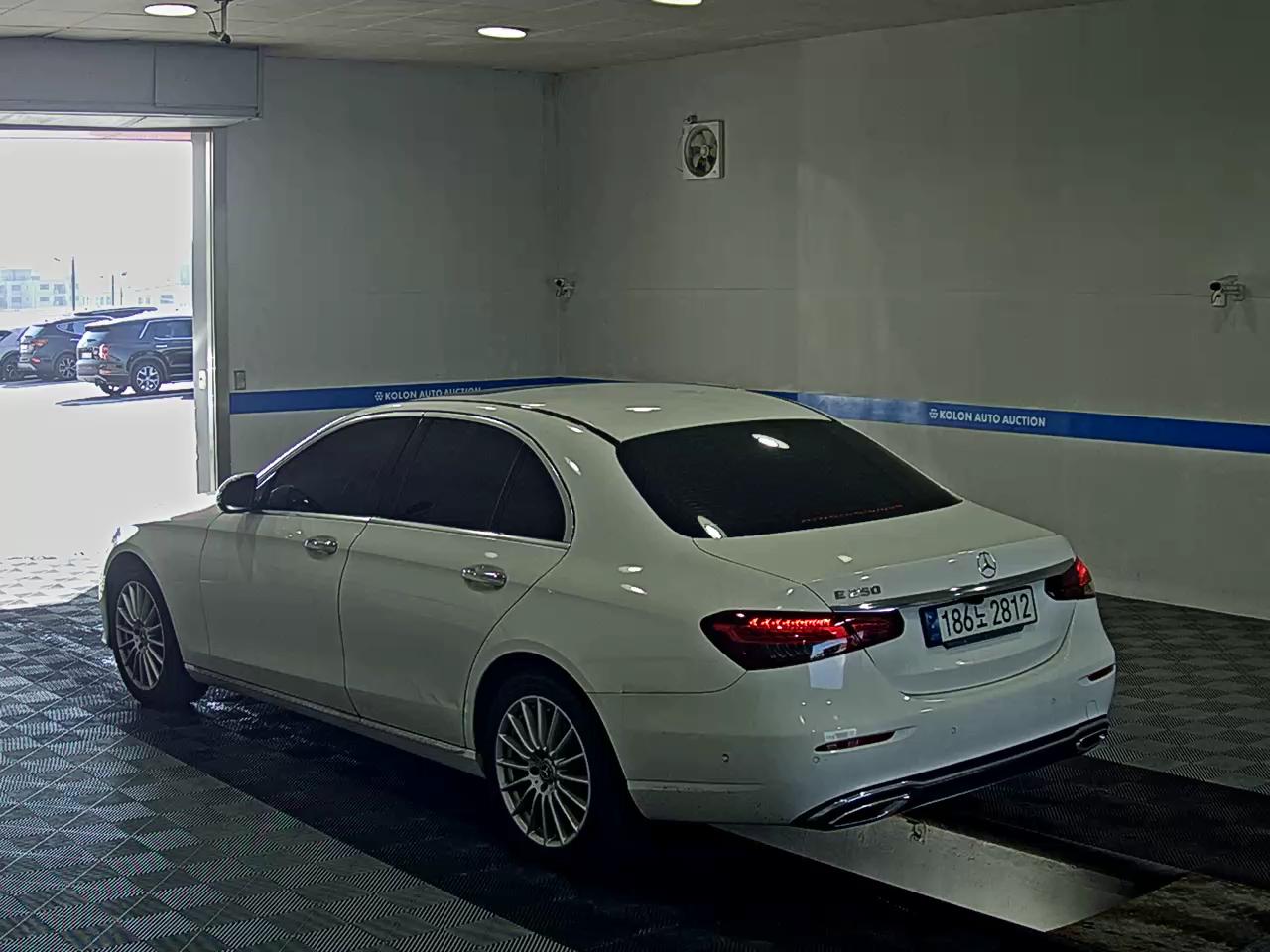 MERCEDES-BENZ E-CLASS (5TH GEN) E250 EXCLUSIVE 2021 - zdjęcie 6