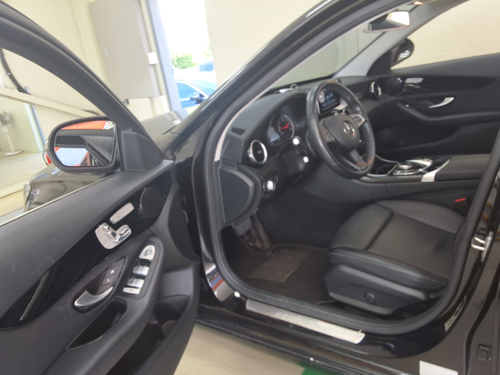 MERCEDES-BENZ C-CLASS (4TH GEN) C200 d 2017 - zdjęcie 11