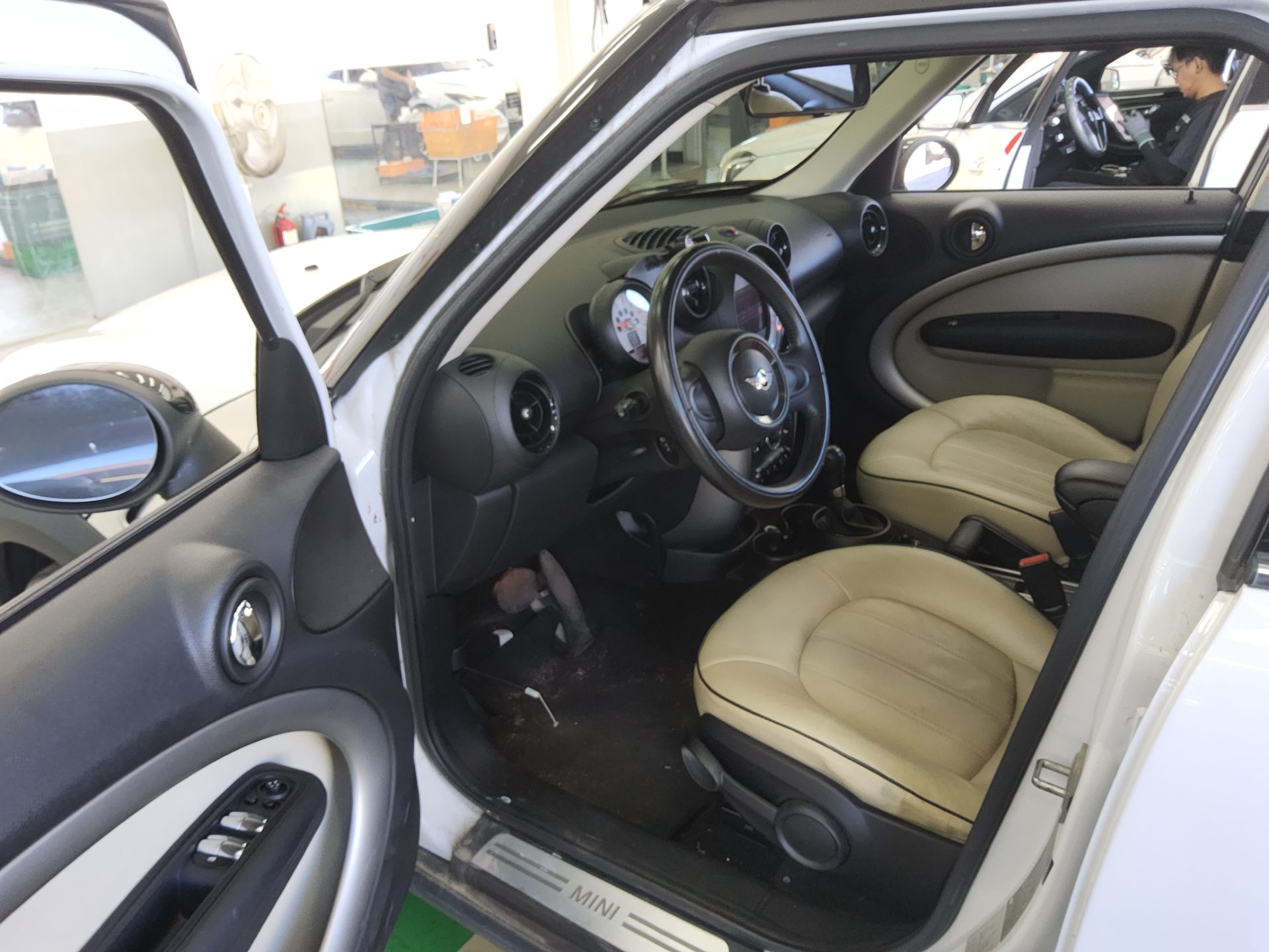 MINI COUNTRYMAN 2.0 D SE 2013 - zdjęcie 10
