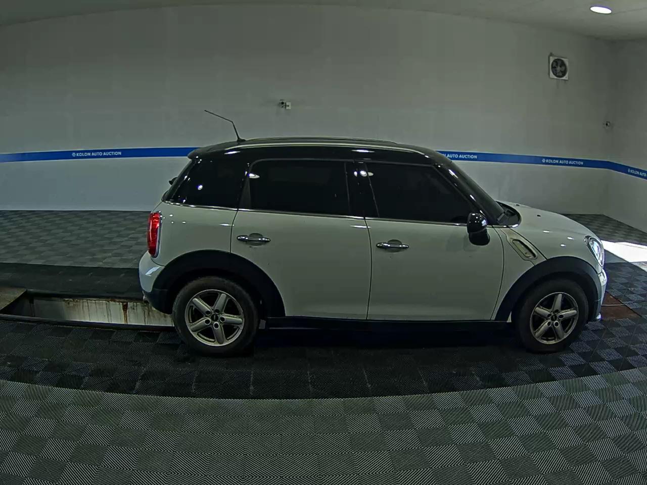 MINI COUNTRYMAN 2.0 D SE 2013 - zdjęcie 4