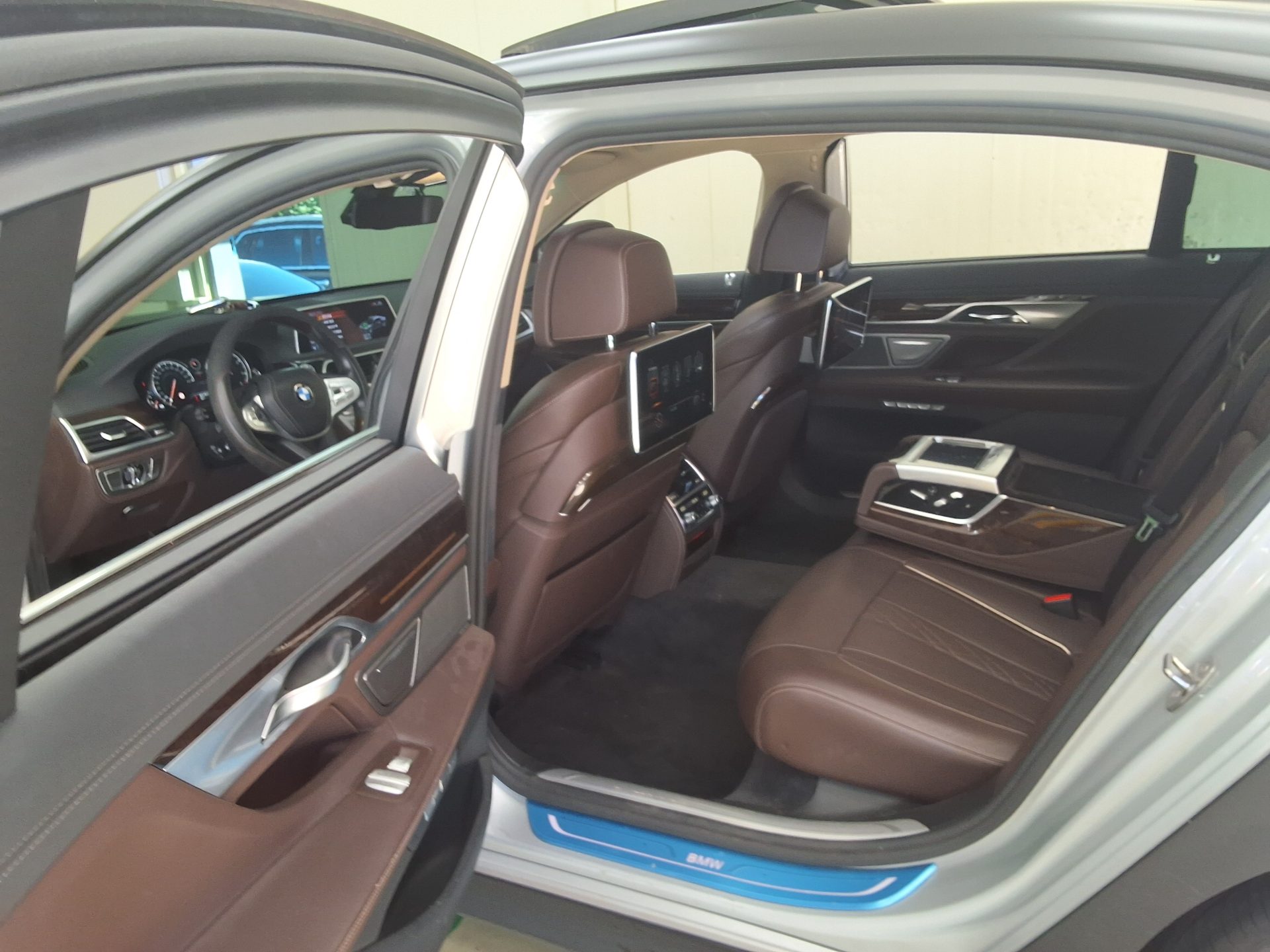 BMW 7 SERIES (6TH GEN) 740Ld xDRIVE 2016 - zdjęcie 13