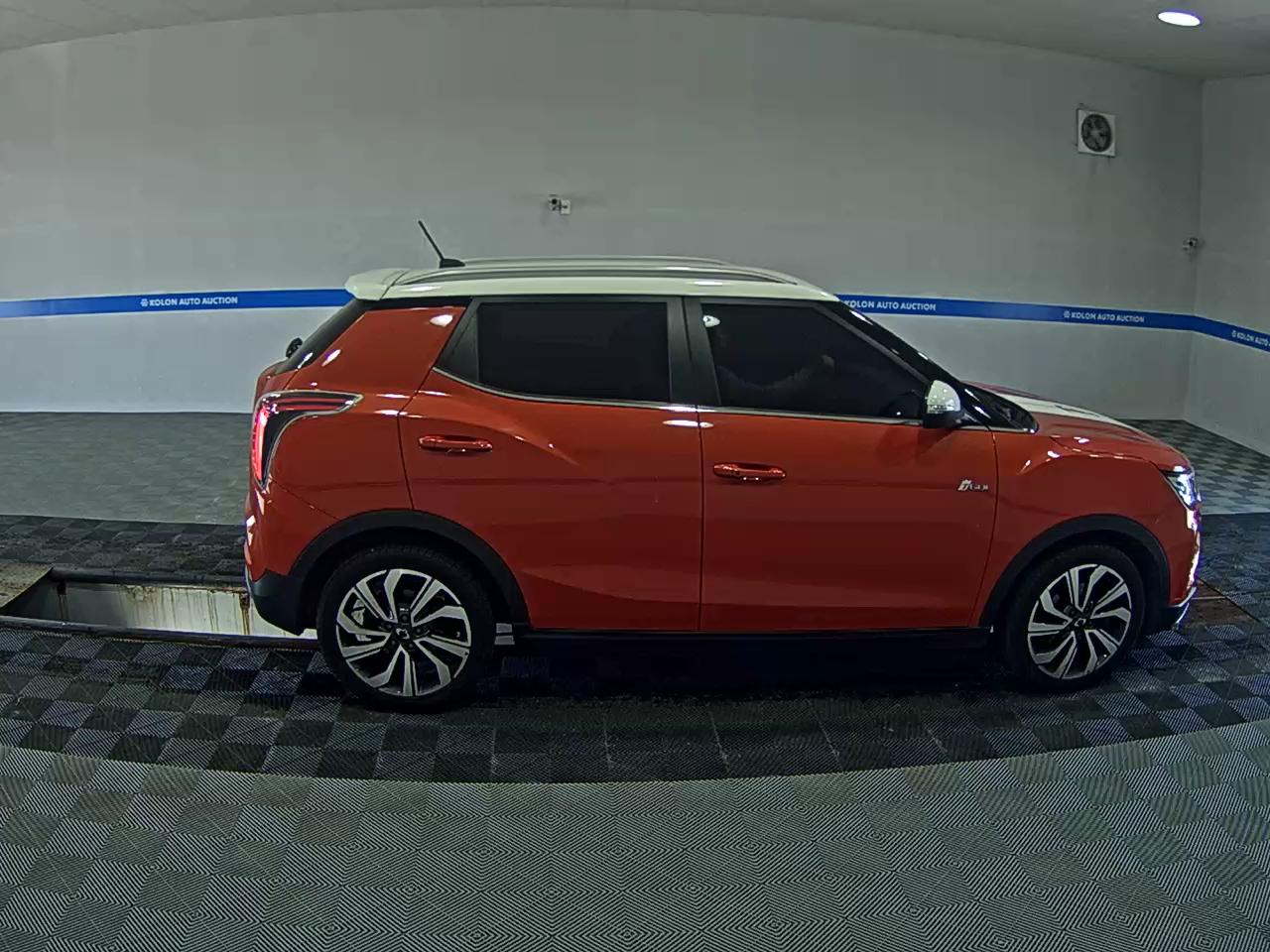 KG MOBILITY (SSANGYONG) VERY NEW TIVOLI 1.5 GASOLINE 2WD LIMITED EDITION 2021 - zdjęcie 4