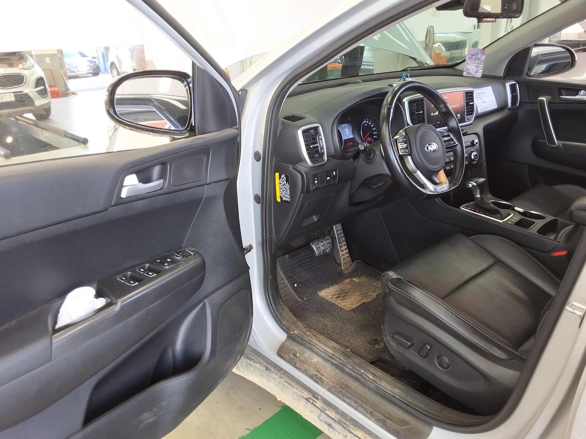 KIA SPORTAGE THE BOLD R2.0 DIESEL 4WD PRESTIGE 2020 - zdjęcie 11