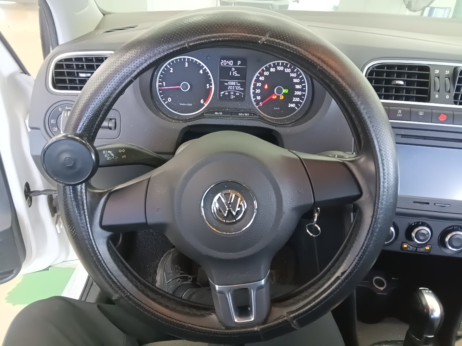 VOLKSWAGEN THE NEW POLO (5TH GEN) 1.6 TDI R LINE 2014 - zdjęcie 17