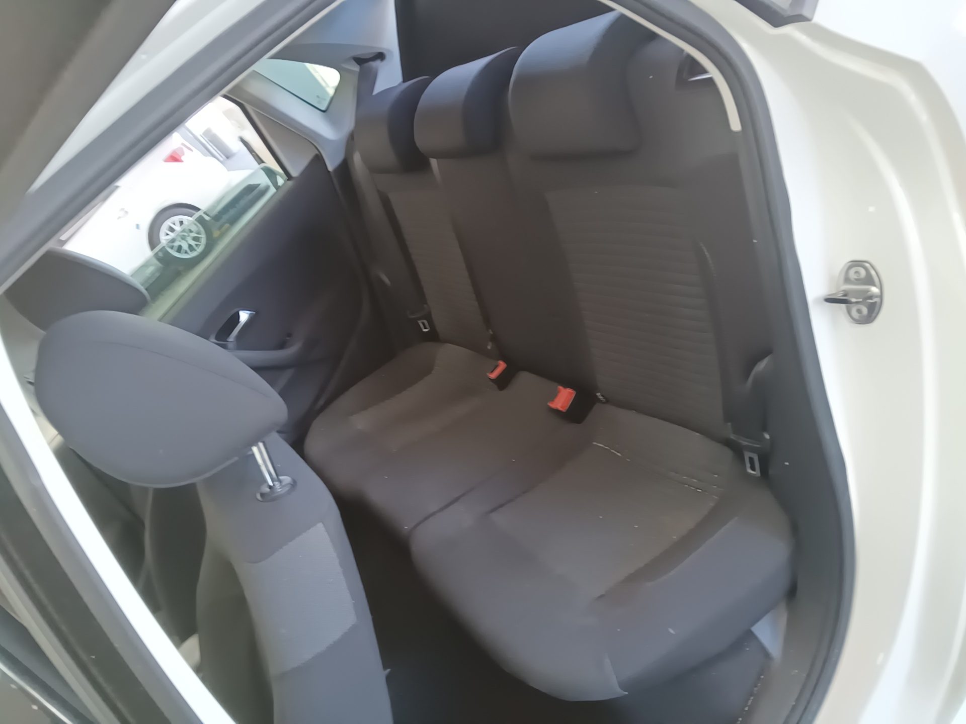 VOLKSWAGEN THE NEW POLO (5TH GEN) 1.6 TDI R LINE 2014 - zdjęcie 19