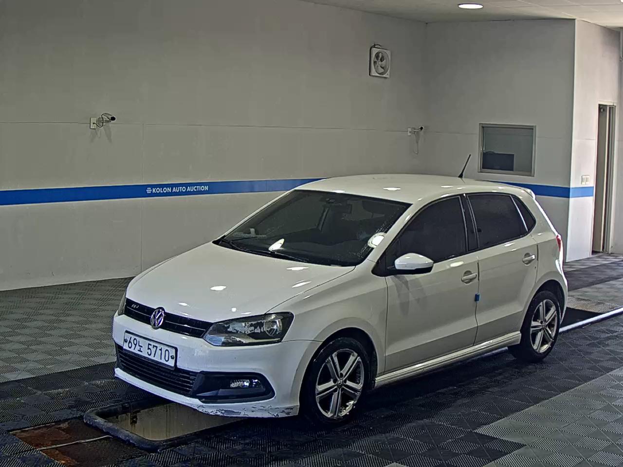 VOLKSWAGEN THE NEW POLO (5TH GEN) 1.6 TDI R LINE 2014 - zdjęcie 2
