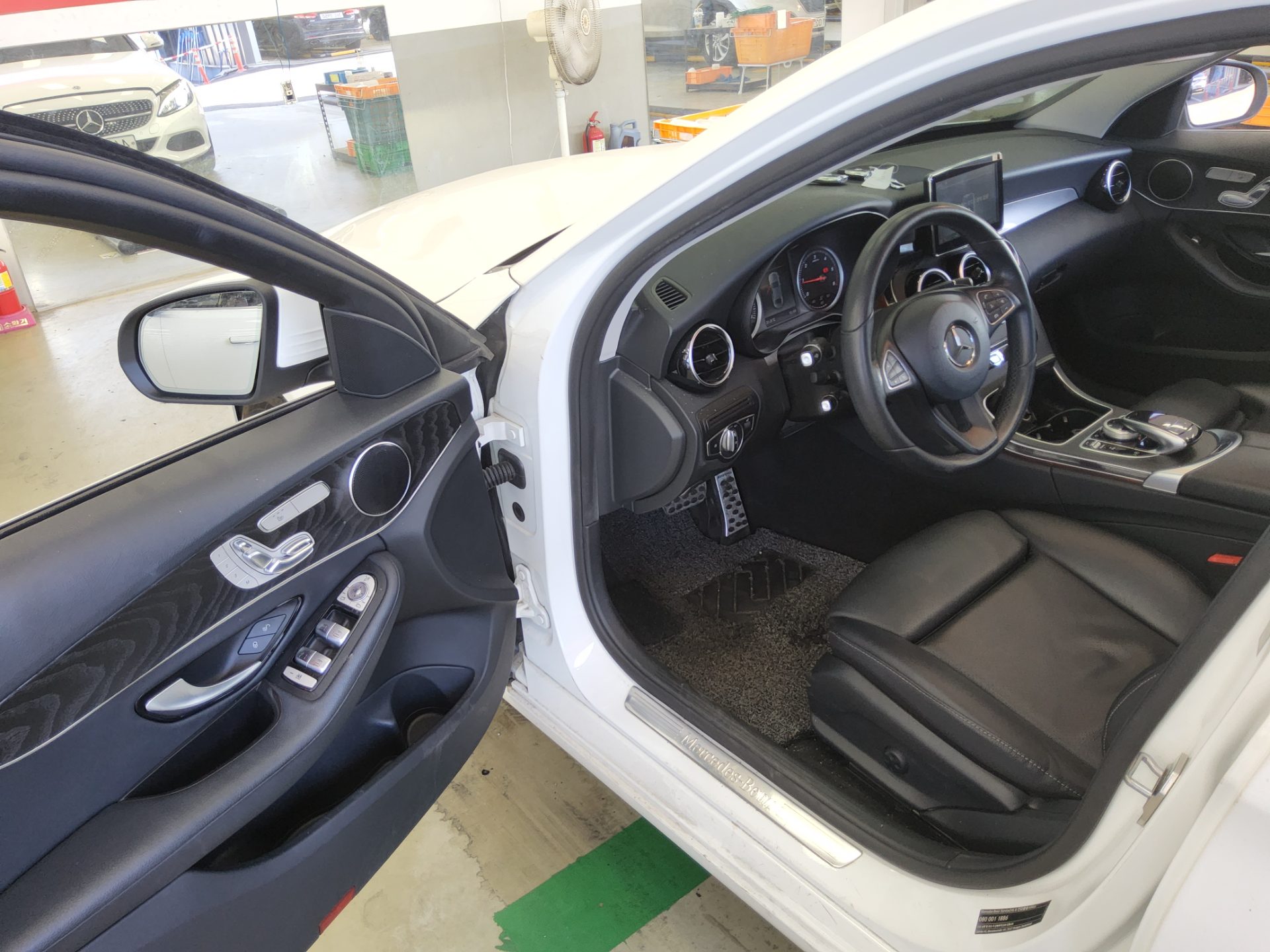 MERCEDES-BENZ C-CLASS (4TH GEN) C200 d 2018 - zdjęcie 10
