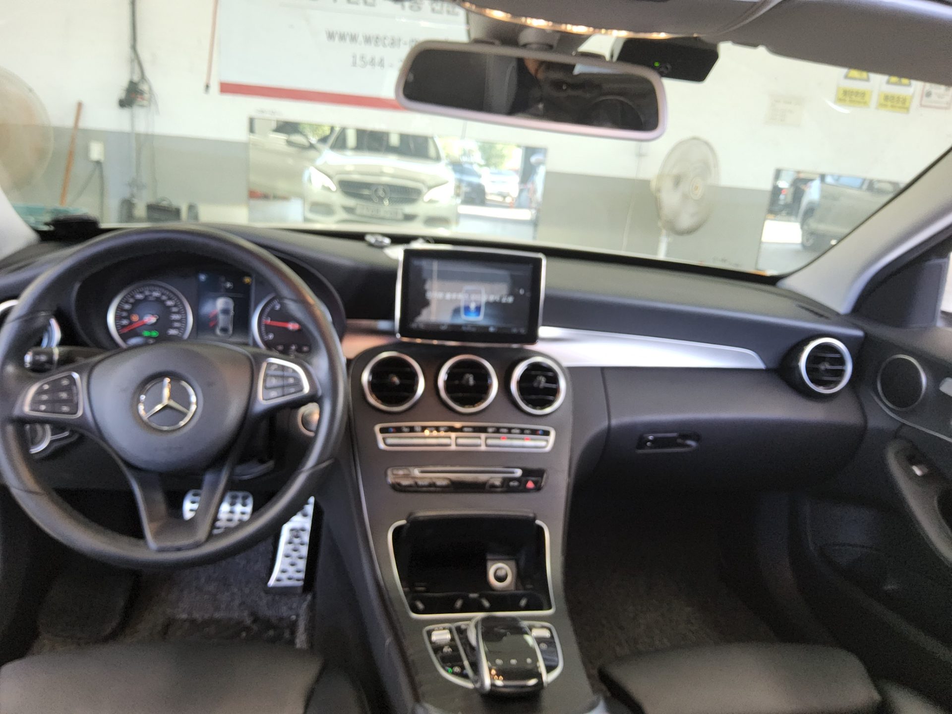 MERCEDES-BENZ C-CLASS (4TH GEN) C200 d 2018 - zdjęcie 11
