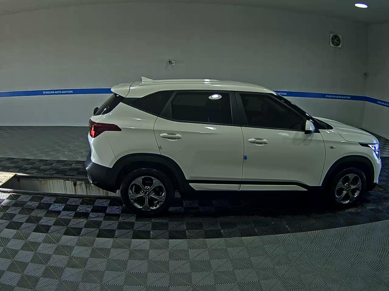 KIA SELTOS 1.6 DIESEL 2WD TRENDY 2021 - zdjęcie 4