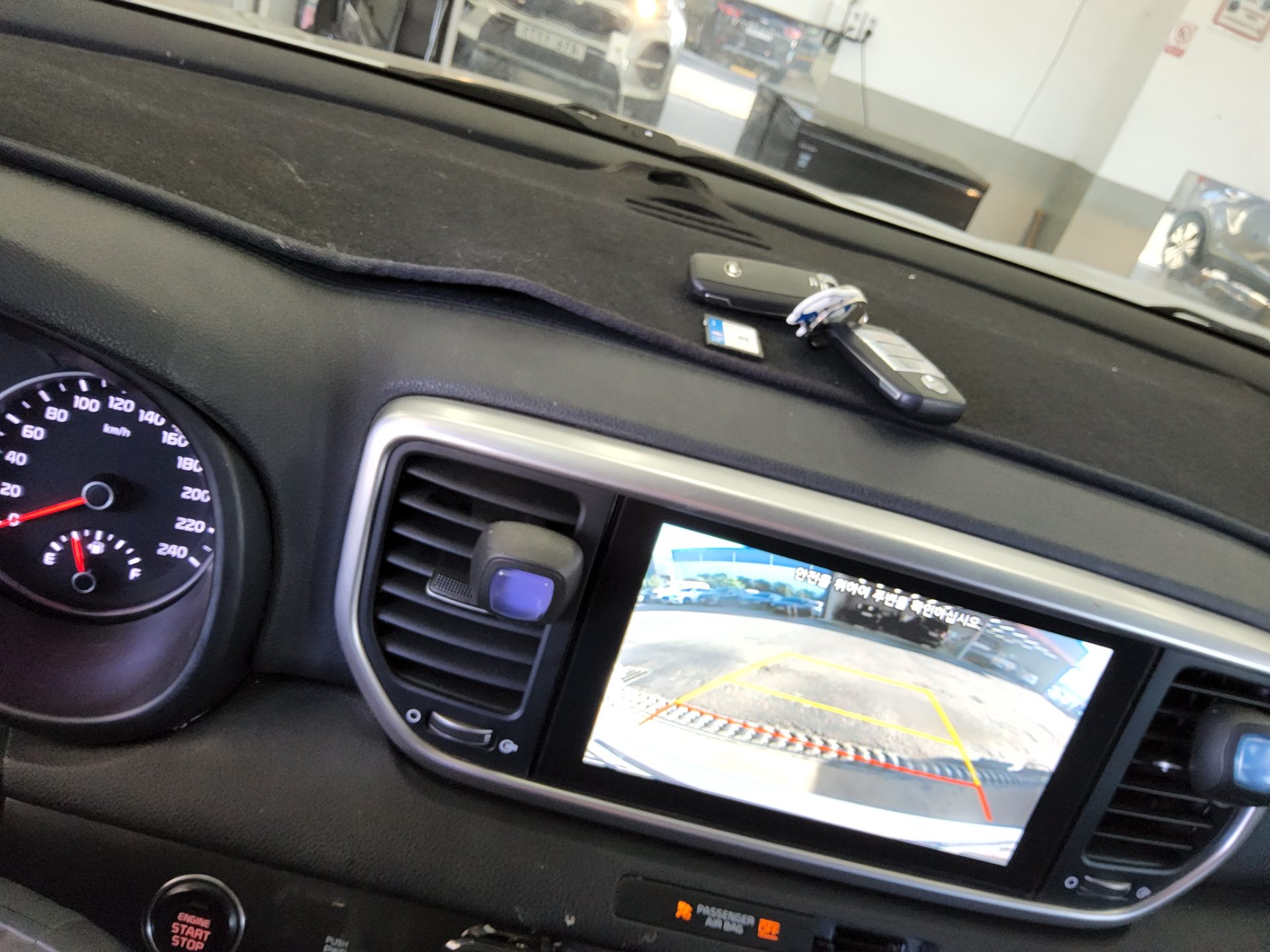 KIA SPORTAGE THE BOLD R2.0 DIESEL 2WD PRESTIGE 2019 - zdjęcie 17