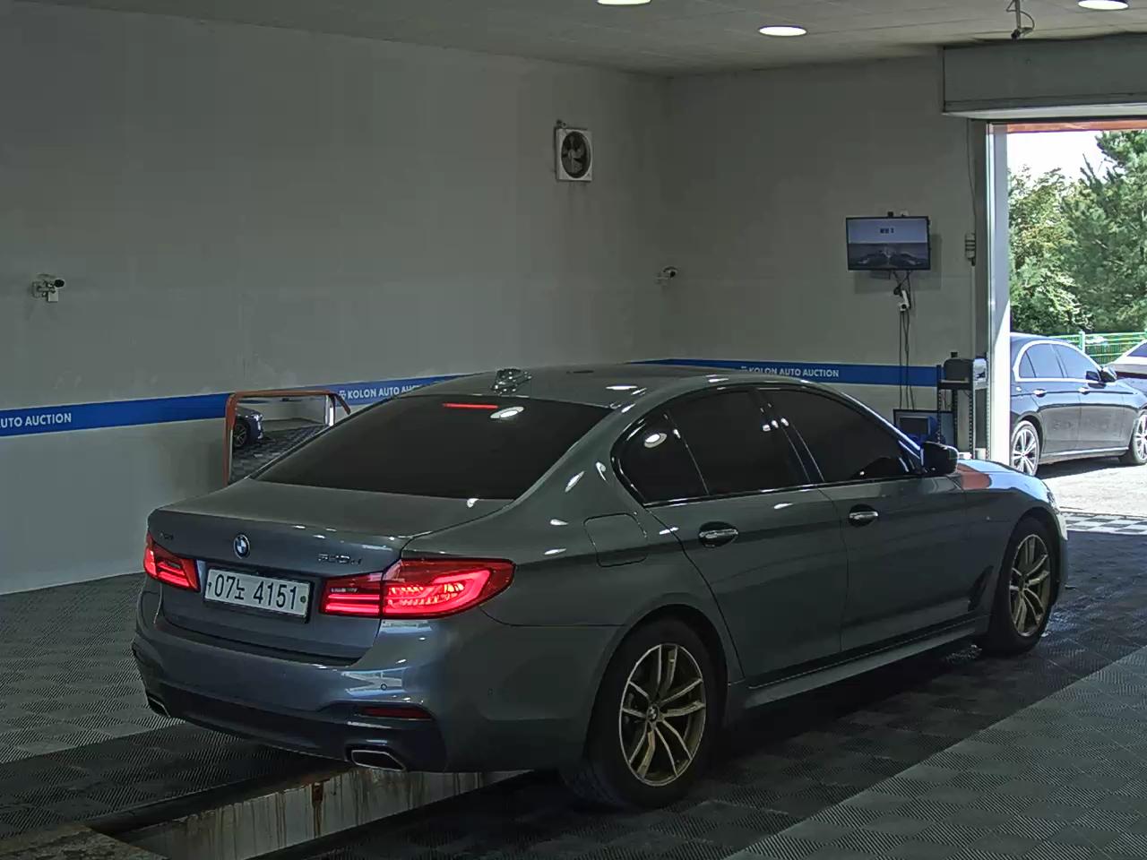 BMW 5 SERIES (7TH GEN) 520d xDRIVE M SPORT PACK PLUS 2017 - zdjęcie 5