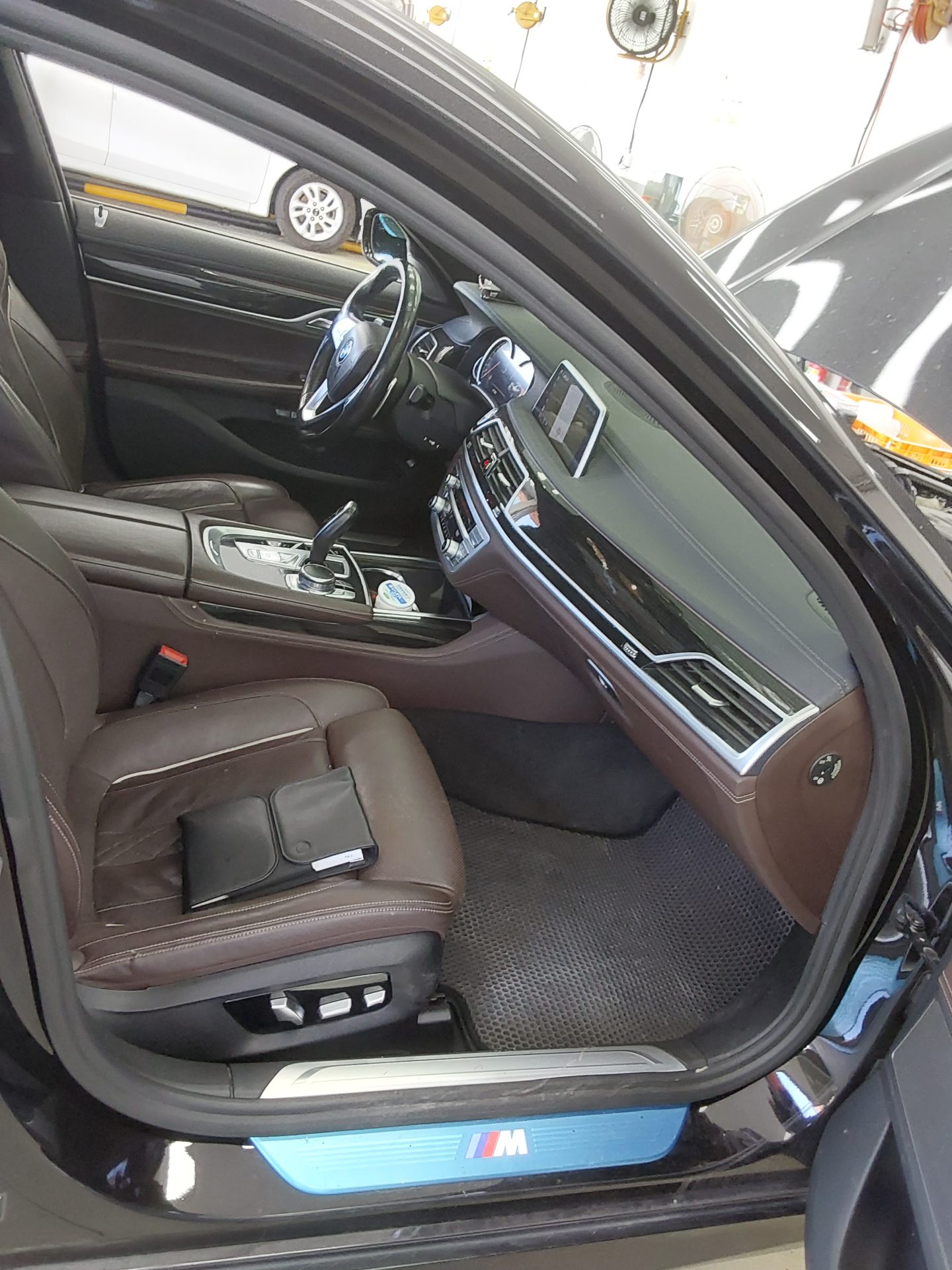 BMW 7 SERIES (6TH GEN) 730Ld xDRIVE M SPORT PACK 2018 - zdjęcie 14
