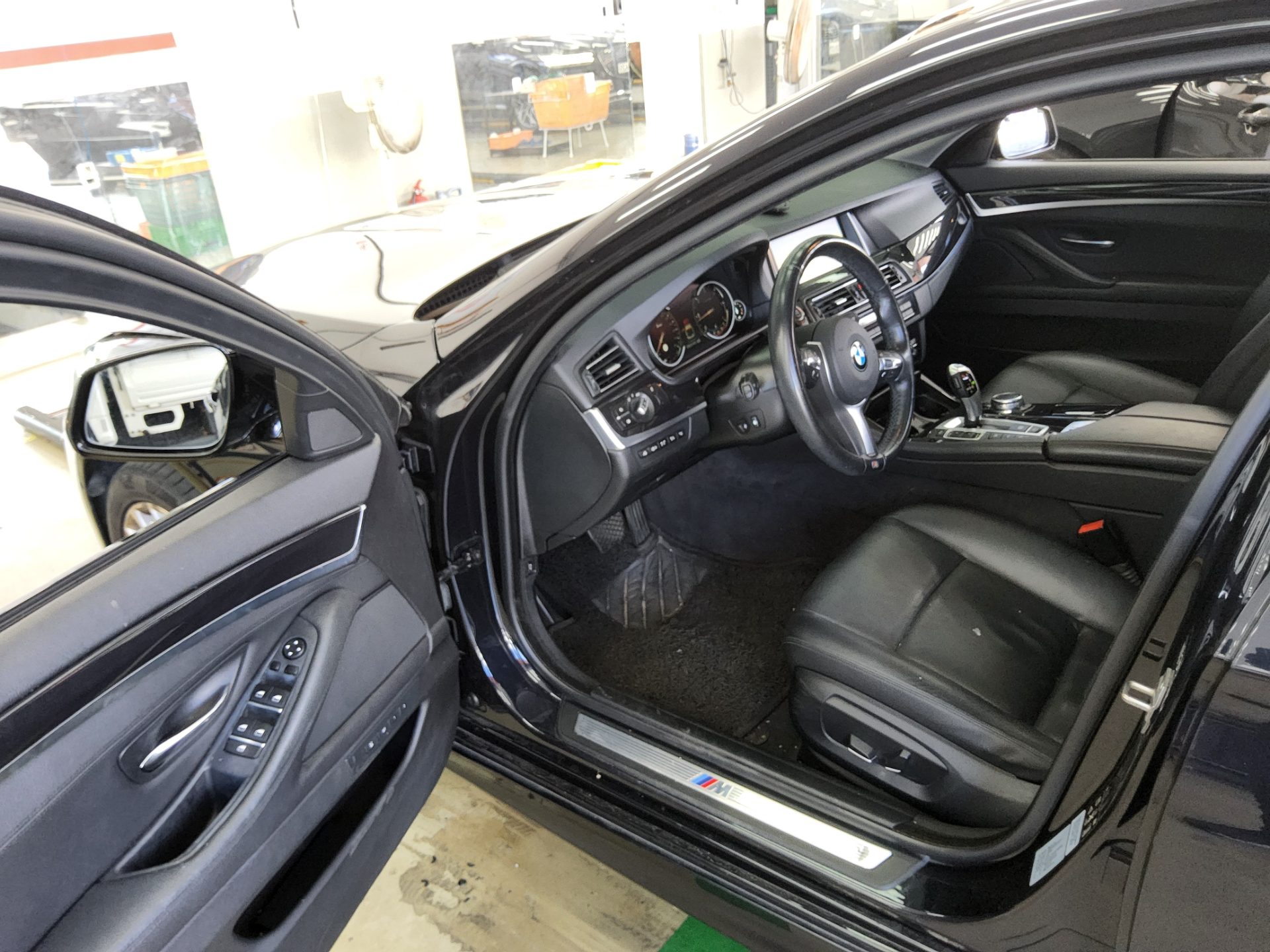 BMW 5 SERIES (6TH GEN) 520d xDRIVE M AERODYNAMIC PRO 2016 - zdjęcie 10