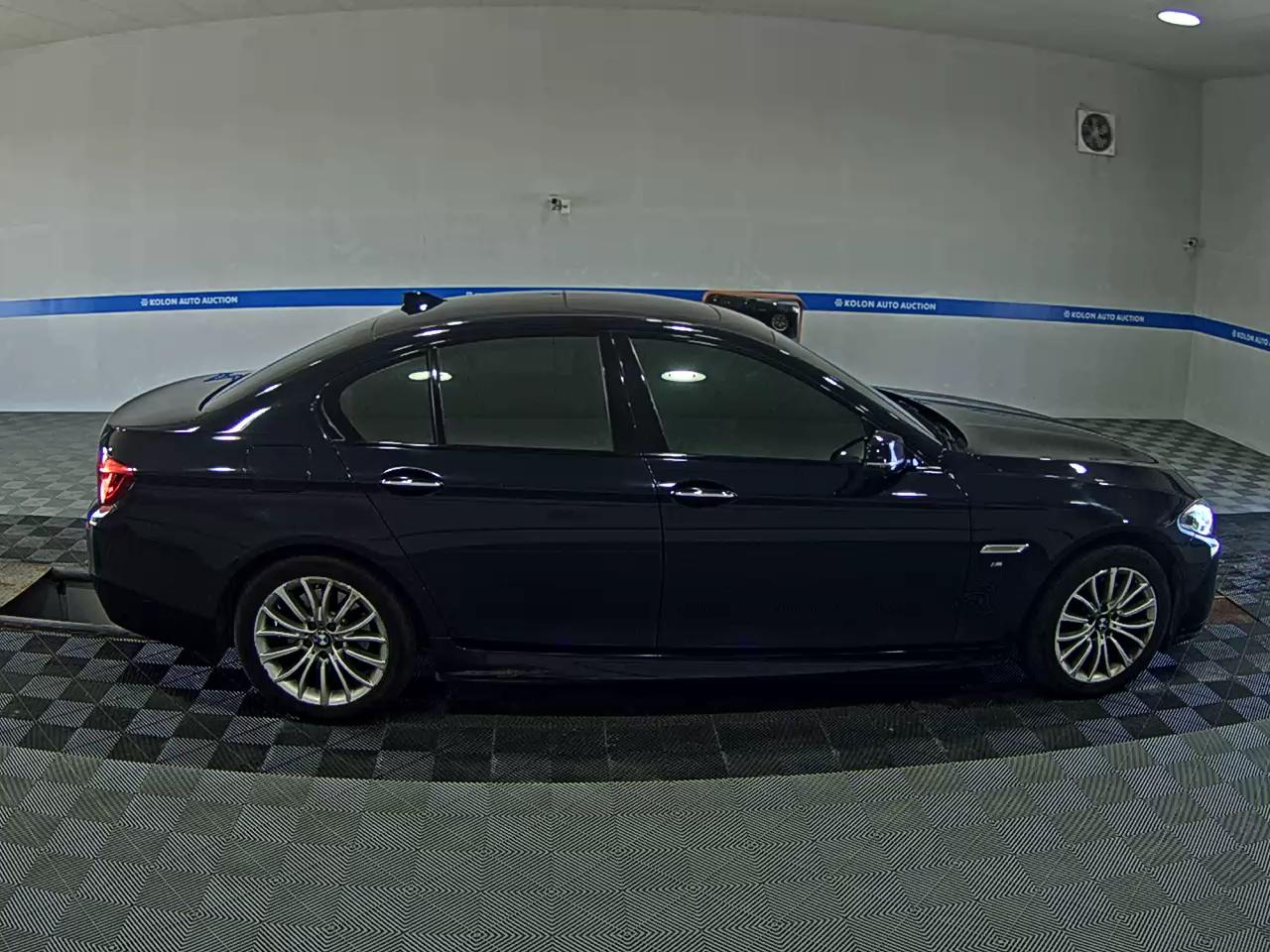 BMW 5 SERIES (6TH GEN) 520d xDRIVE M AERODYNAMIC PRO 2016 - zdjęcie 4