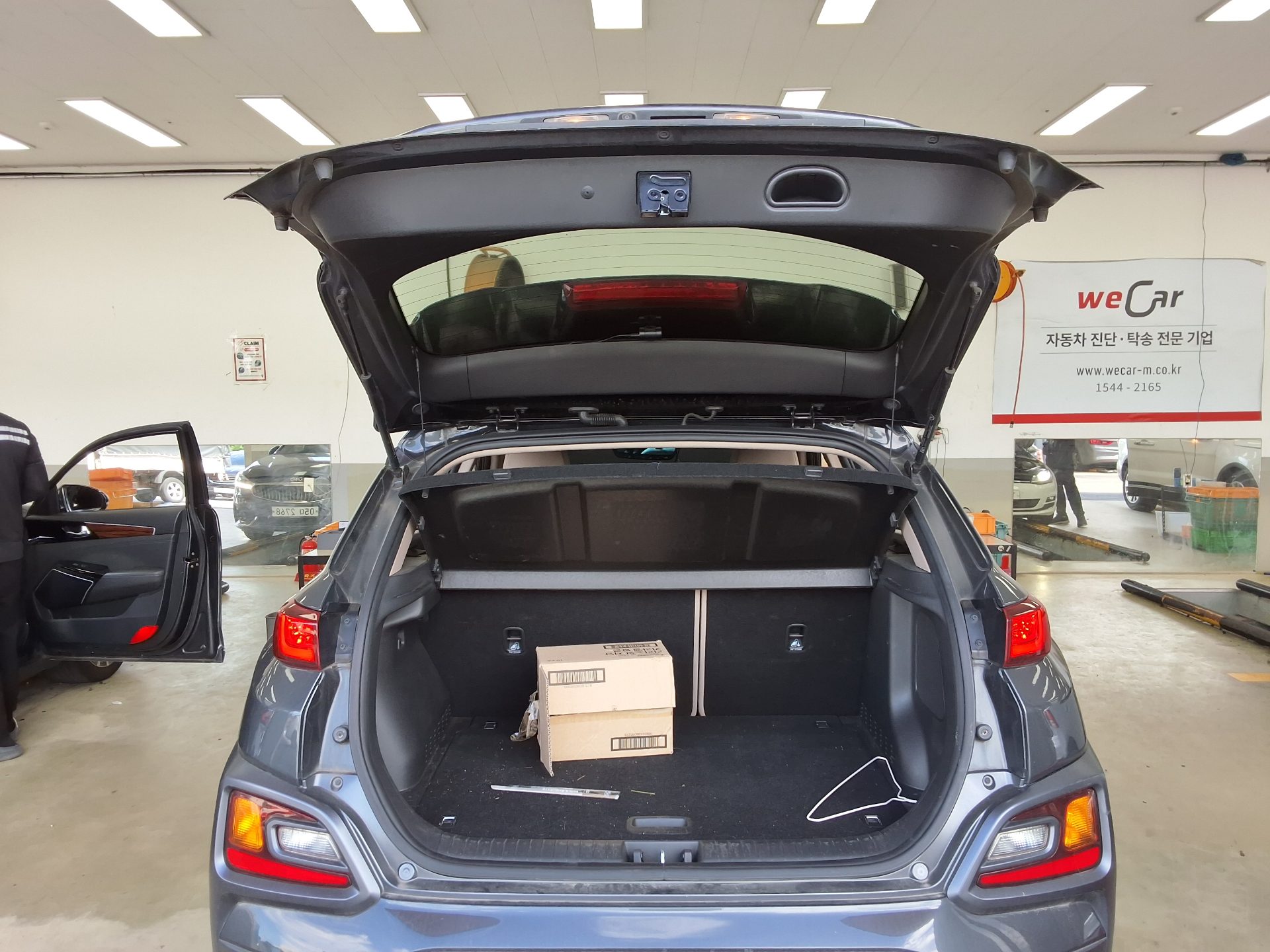 HYUNDAI KONA 1.6 GASOLINE 4WD PREMIUM 2018 - zdjęcie 16