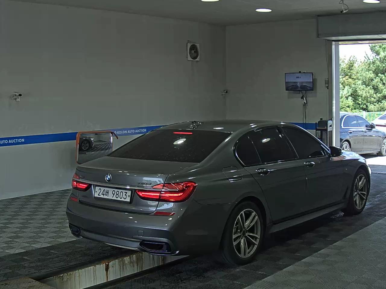 BMW 7 SERIES (6TH GEN) 740d xDRIVE M SPORT 2017 - zdjęcie 5