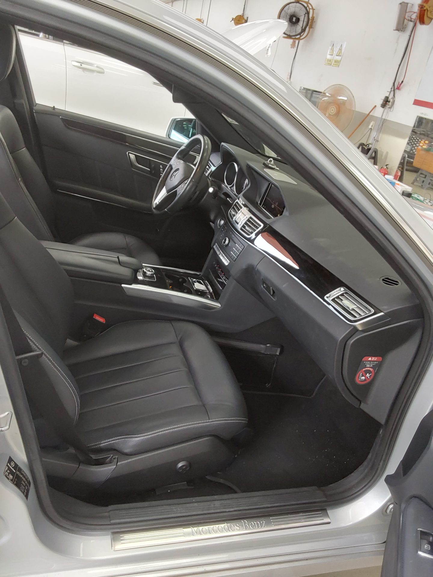 MERCEDES-BENZ E-CLASS (4TH GEN) E250 CDI BLUETEC 4MATIC AVANTGARDE 2016 - zdjęcie 14