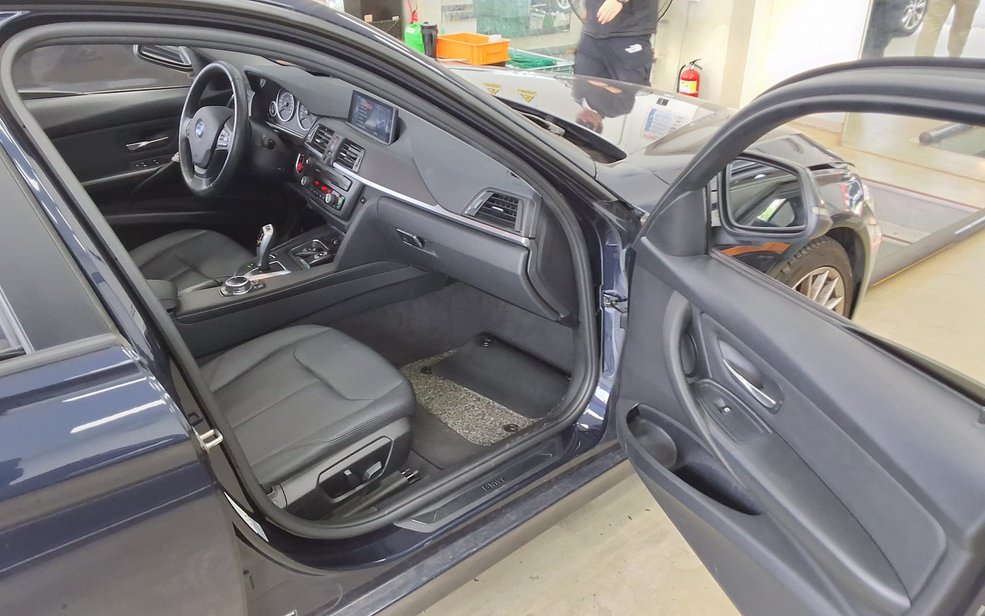 BMW 3 SERIES (6TH GEN) 320i 2014 - zdjęcie 14