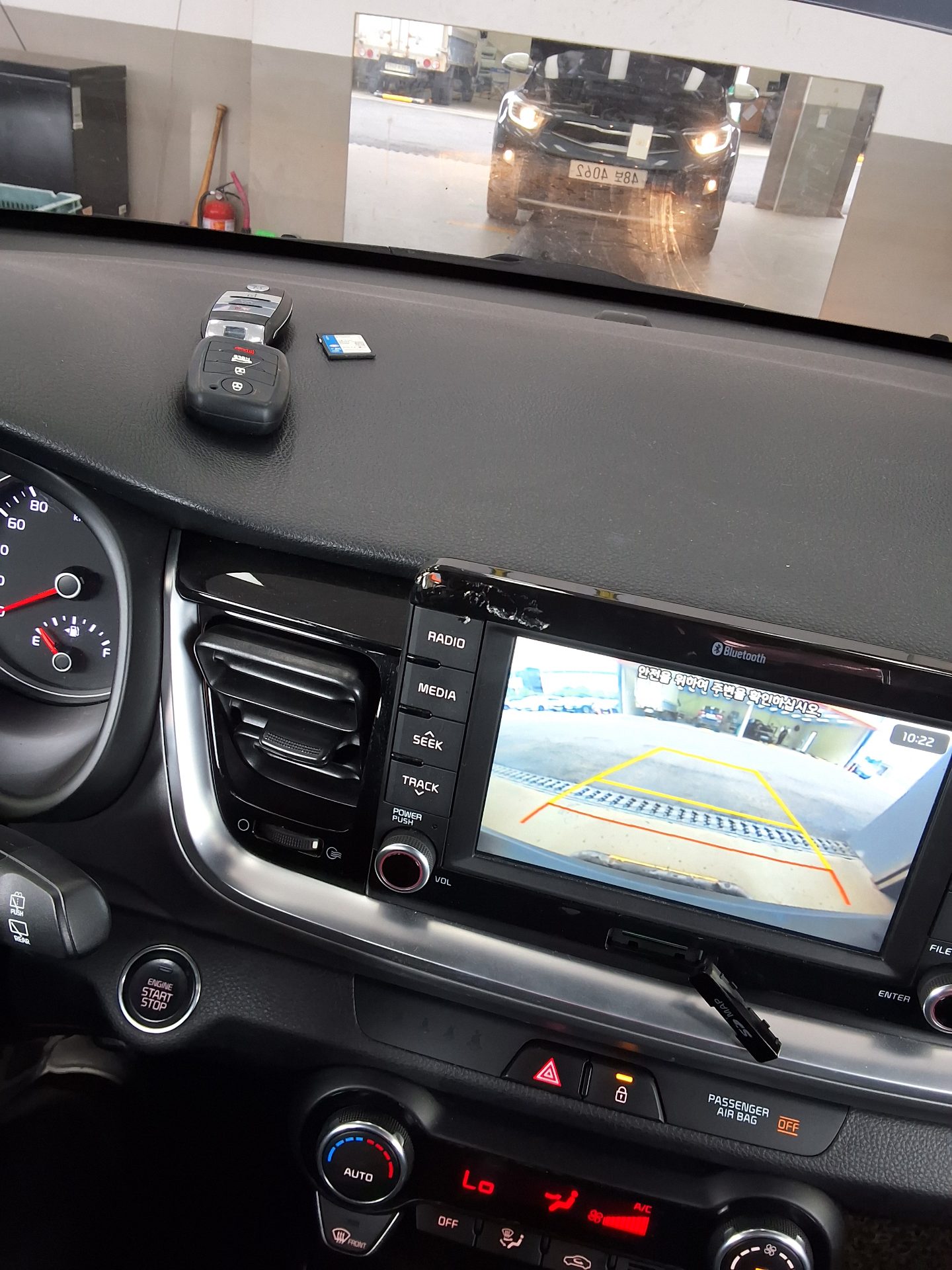 KIA STONIC 1.4 GASOLINE PRESTIGE 2018 - zdjęcie 17