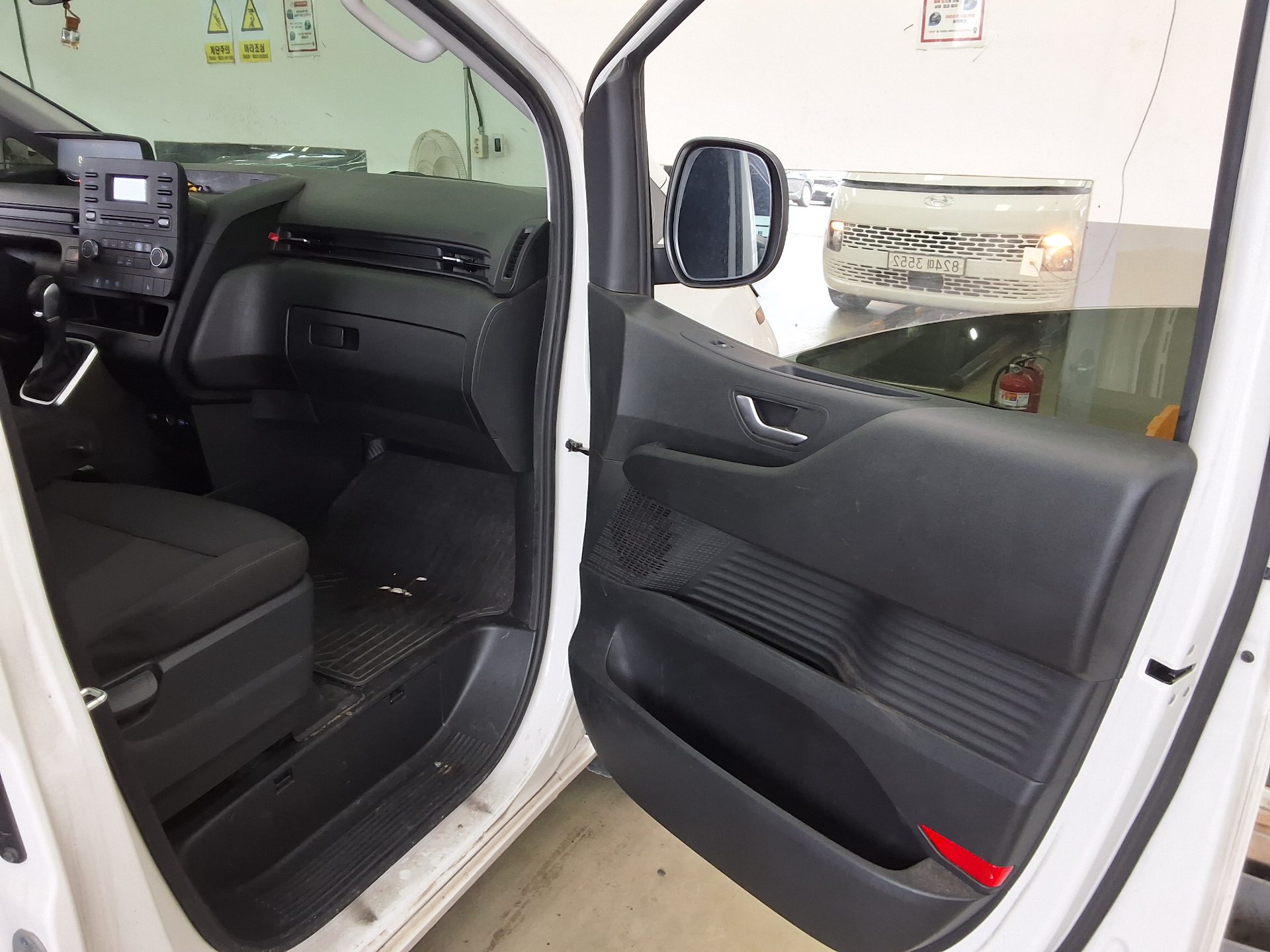 HYUNDAI STARIA 2.2 DIESEL CARGO 3-SEATER SMART 2022 - zdjęcie 14