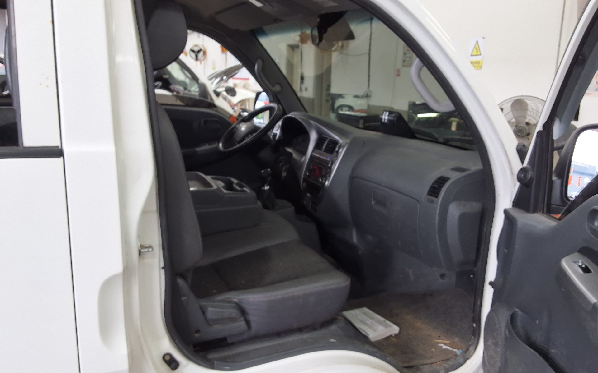 KIA THE NEW BONGO III CARGO 1 TON DOUBLE CAB EXTRA LONG WHEELBASE GLS 2022 - zdjęcie 14