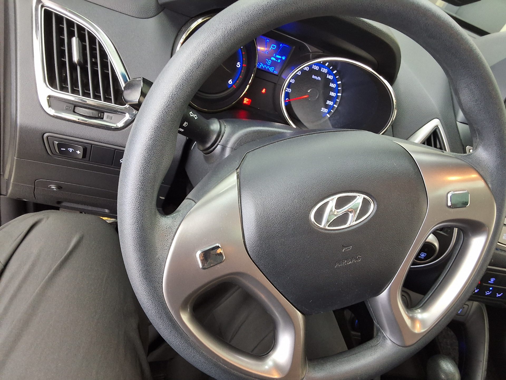 HYUNDAI TUCSON ix DIESEL R20 2WD X20 LUXURY 2011 - zdjęcie 23