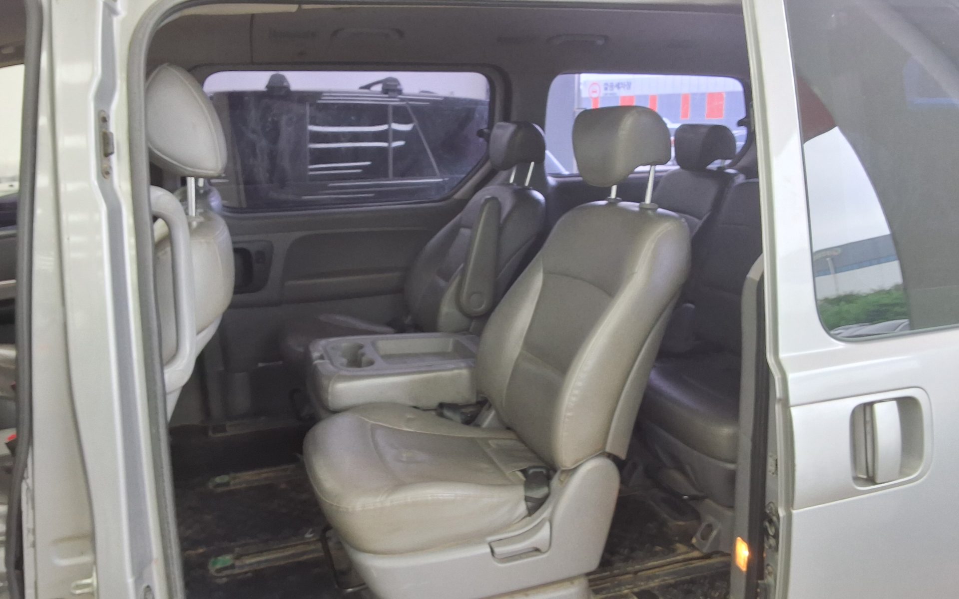 HYUNDAI GRAND STAREX 11-SEATER DIESEL CVX LUXURY 2012 - zdjęcie 12
