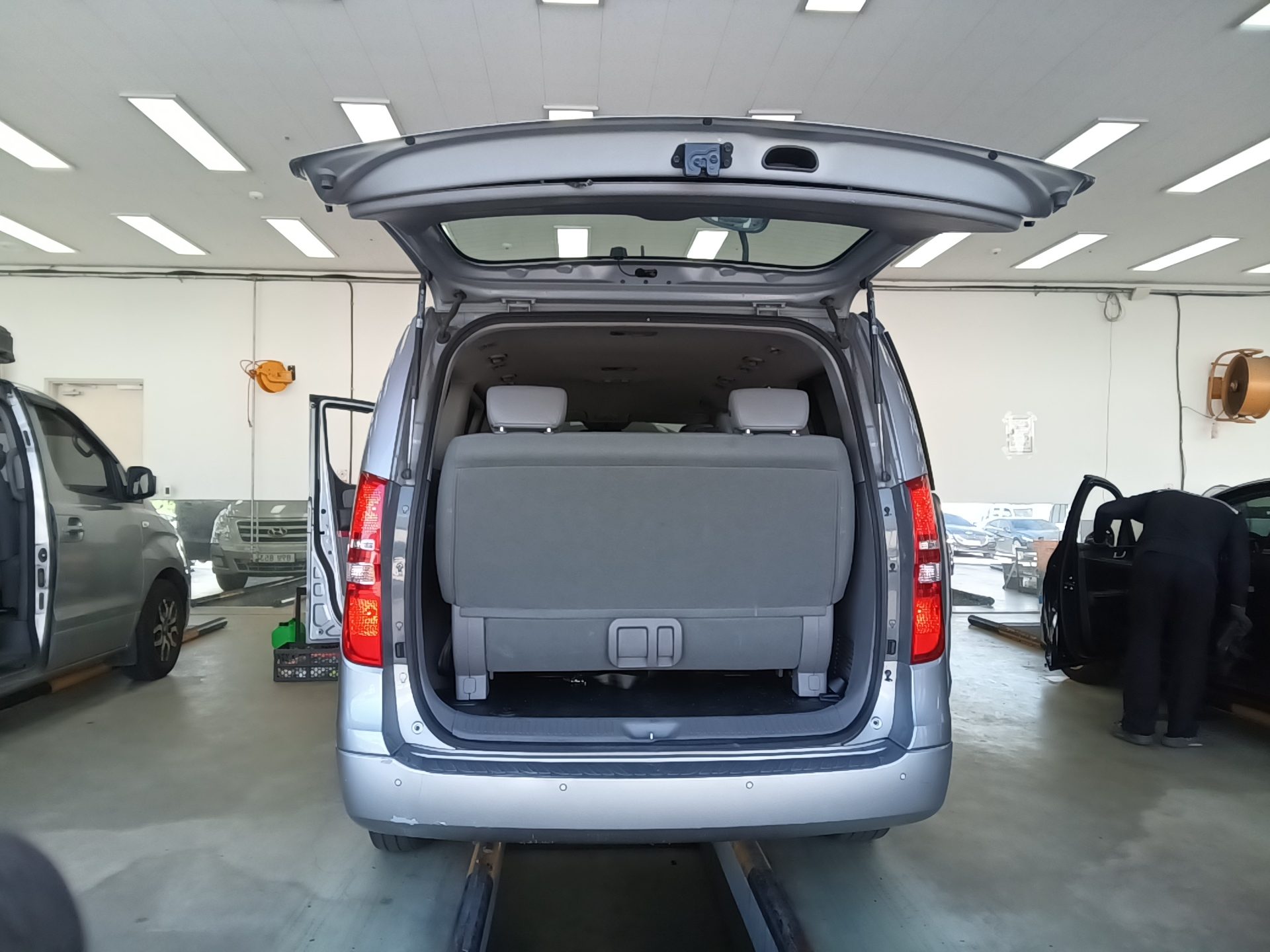 HYUNDAI THE NEW GRAND STAREX 12-SEATER DIESEL 4WD SMART 2019 - zdjęcie 15
