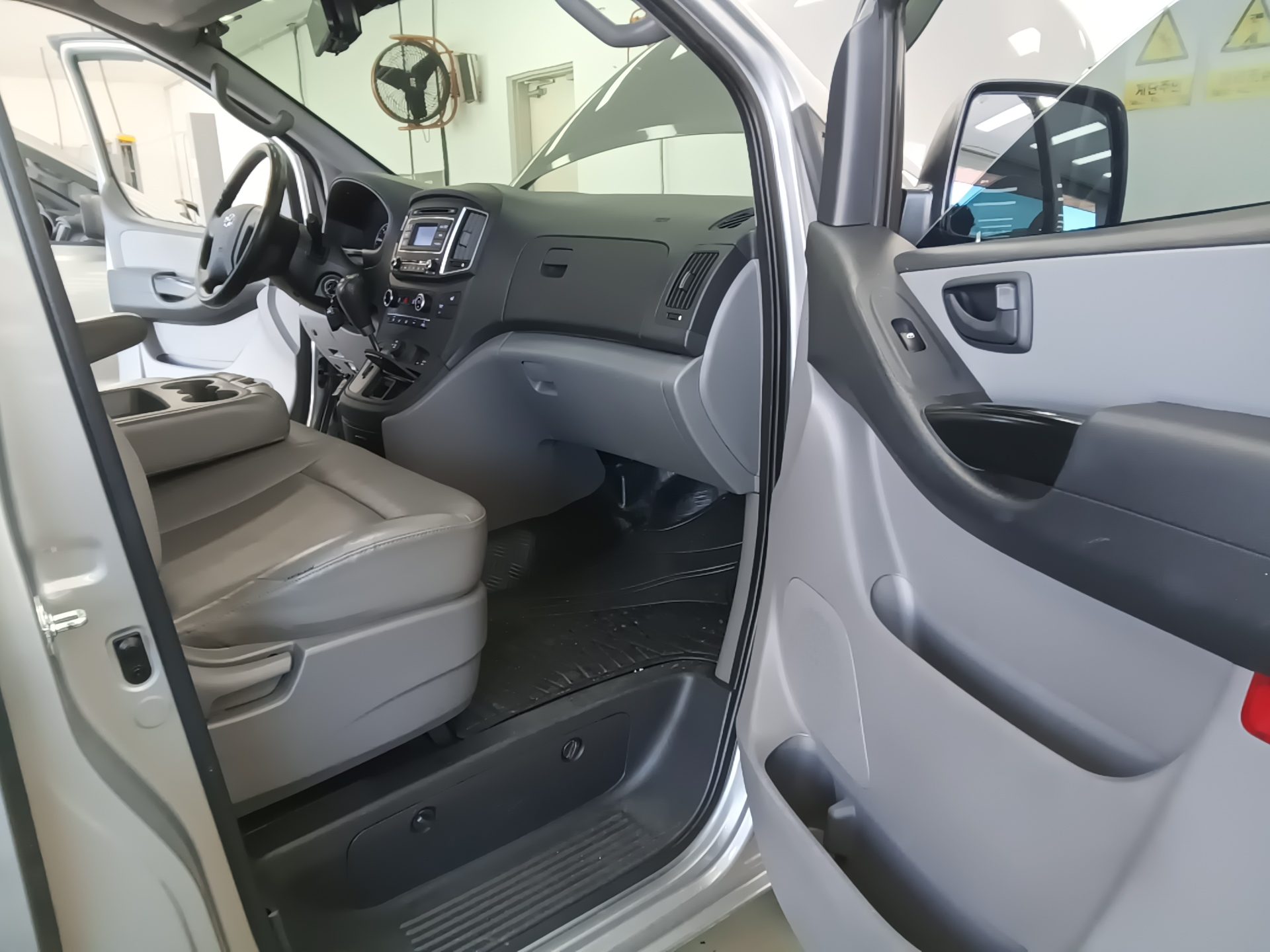 HYUNDAI THE NEW GRAND STAREX 12-SEATER DIESEL 4WD SMART 2019 - zdjęcie 14