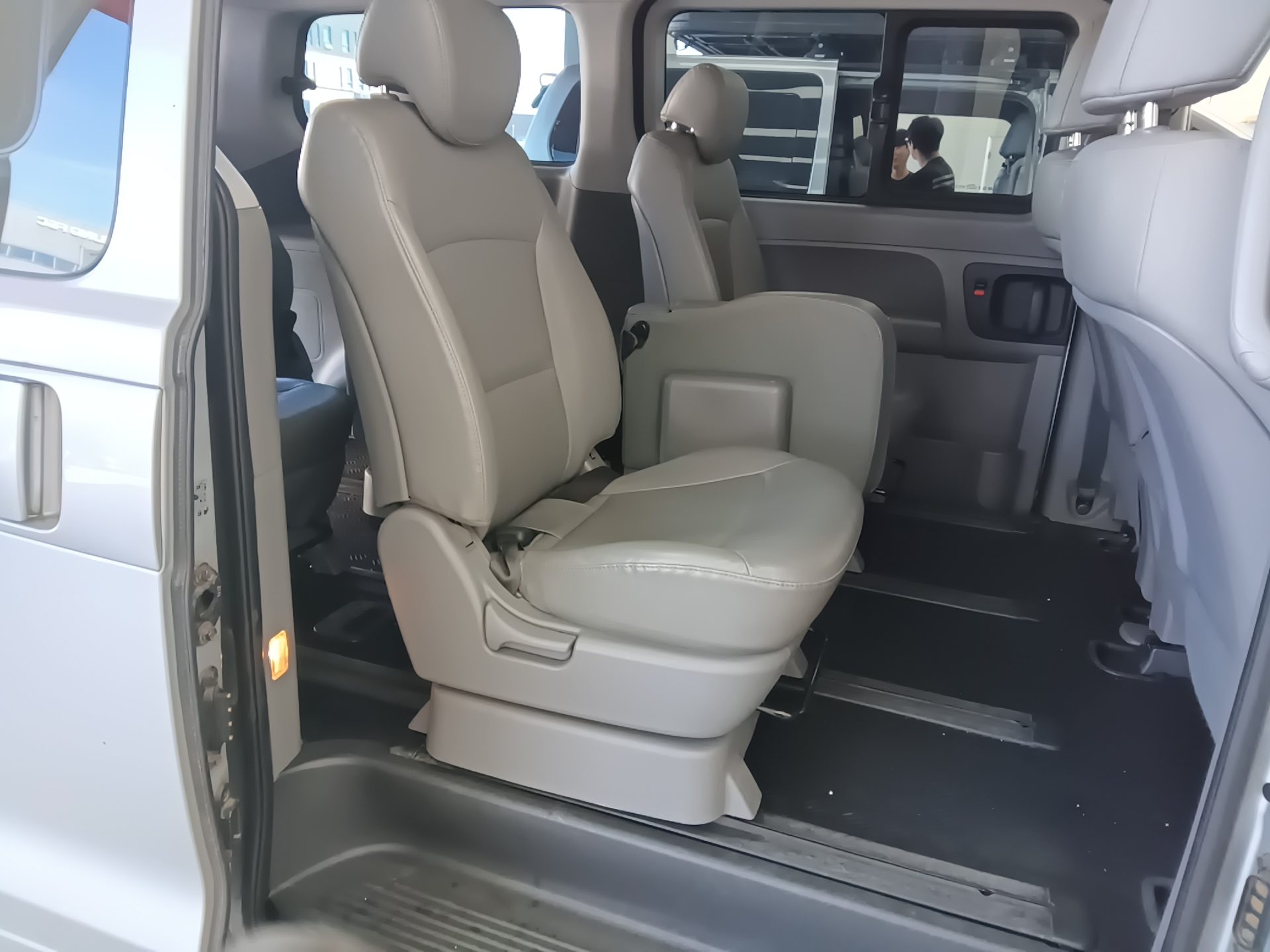 HYUNDAI THE NEW GRAND STAREX 12-SEATER DIESEL 4WD SMART 2019 - zdjęcie 13