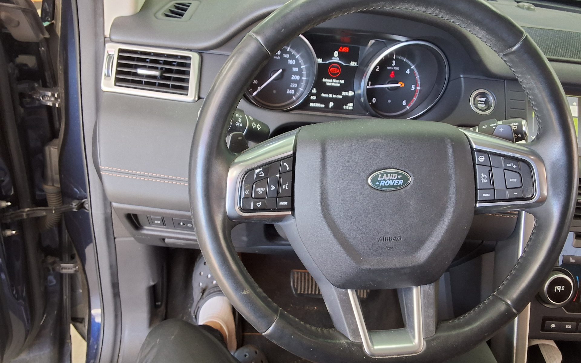 LAND ROVER DISCOVERY SPORT 2.0 TD4 HSE LUXURY 2017 - zdjęcie 17