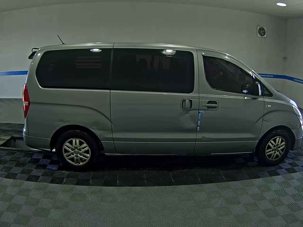 HYUNDAI GRAND STAREX 5-SEATER DIESEL VAN MODERN 2018 - zdjęcie 4