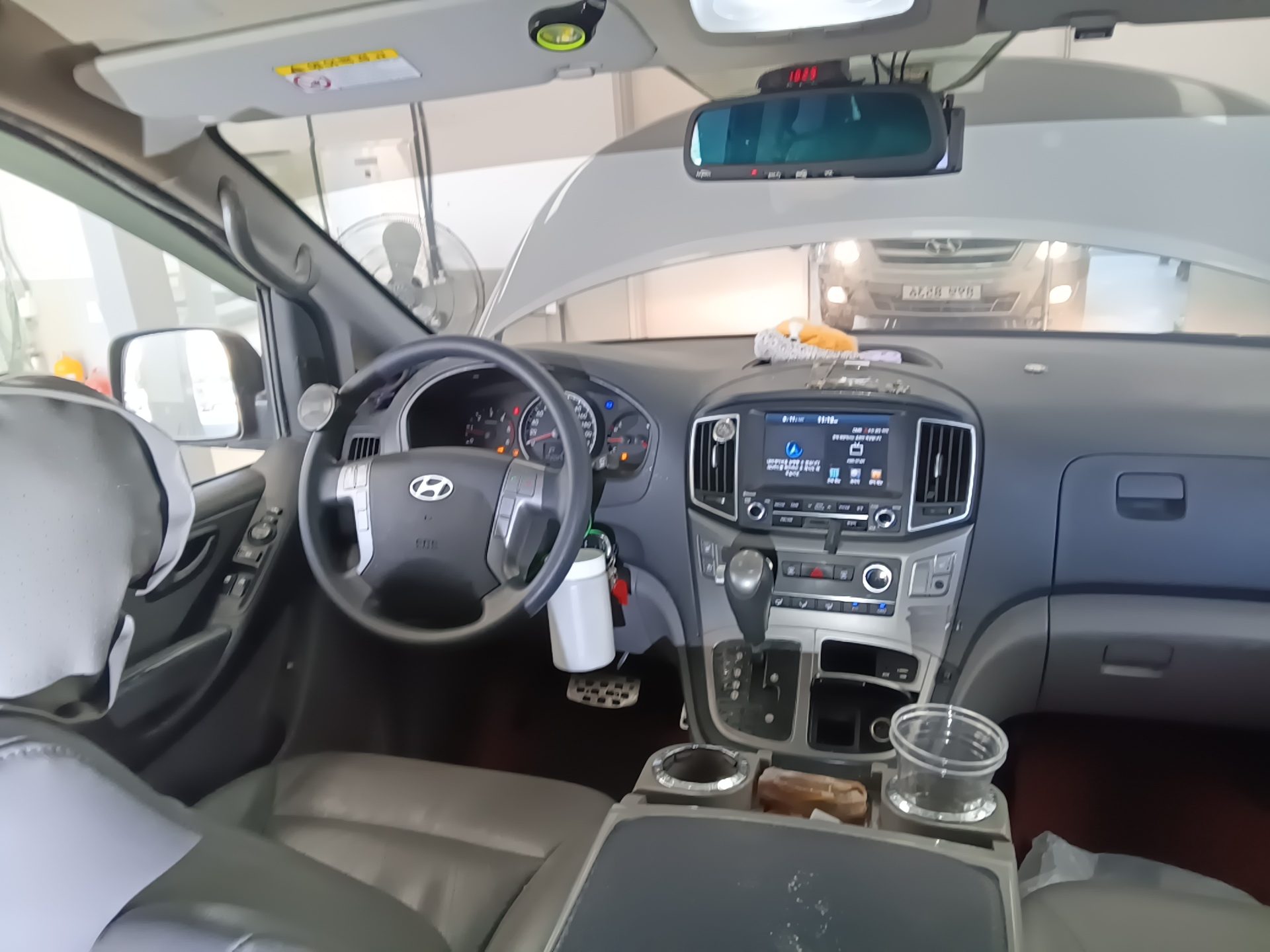 HYUNDAI GRAND STAREX 5-SEATER DIESEL VAN MODERN 2017 - zdjęcie 21