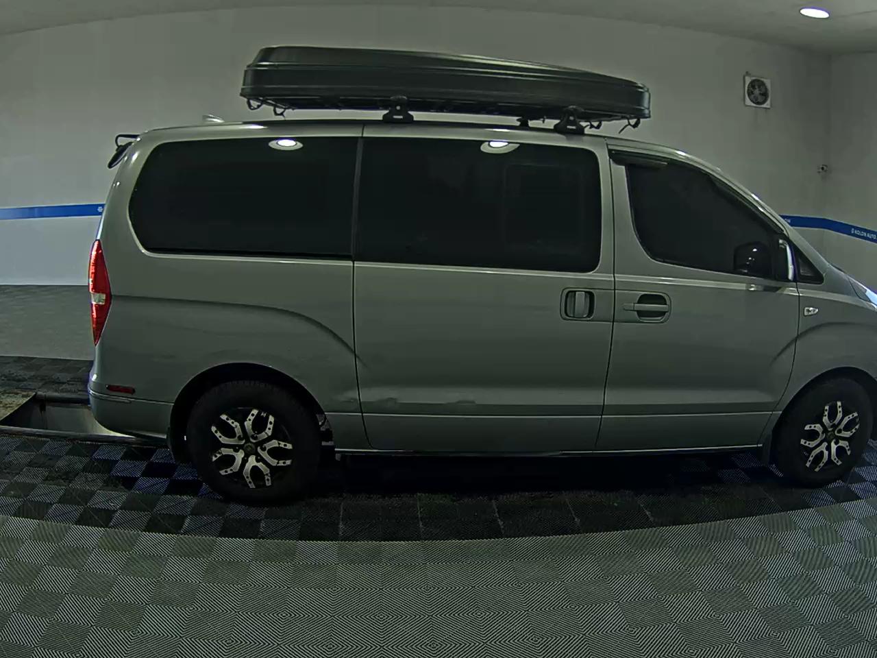 HYUNDAI GRAND STAREX 5-SEATER DIESEL VAN MODERN 2017 - zdjęcie 4