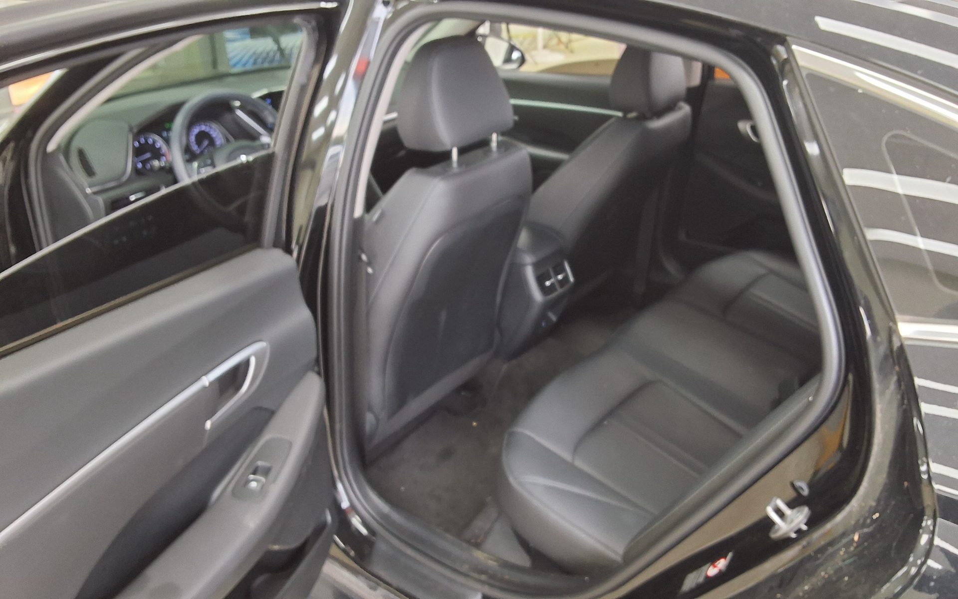 HYUNDAI SONATA (DN8) G2.0 MODERN 2023 - zdjęcie 12