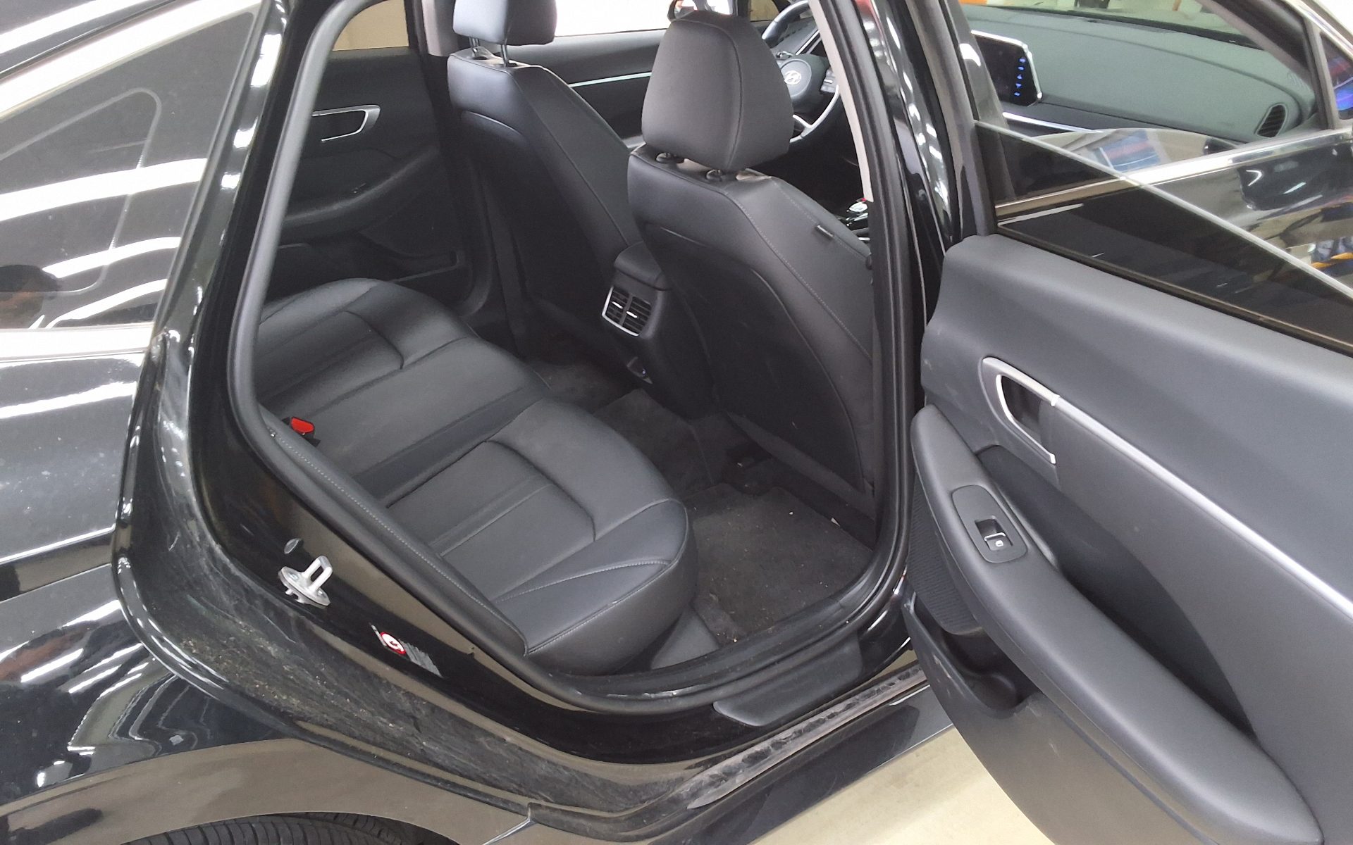 HYUNDAI SONATA (DN8) G2.0 MODERN 2023 - zdjęcie 13
