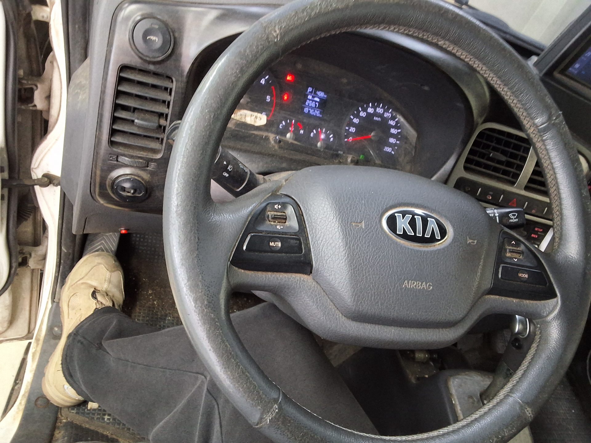 KIA BONGO III CARGO BUILT-IN BOX TRUCK 1 TON KING CAB 2018 - zdjęcie 19