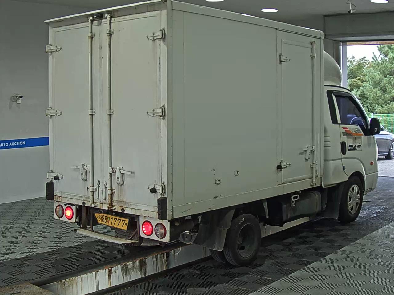 KIA BONGO III CARGO BUILT-IN BOX TRUCK 1 TON KING CAB 2018 - zdjęcie 5