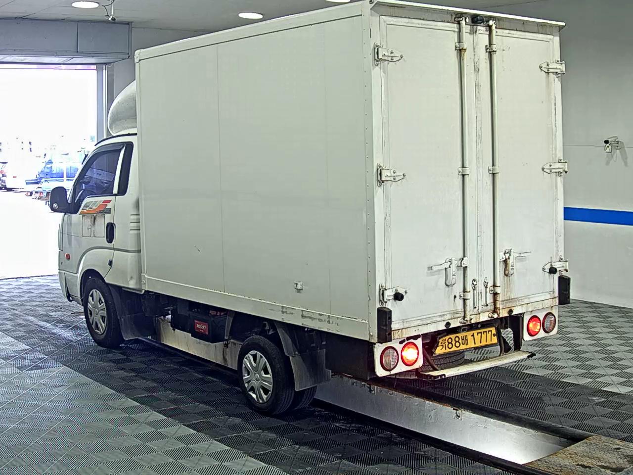 KIA BONGO III CARGO BUILT-IN BOX TRUCK 1 TON KING CAB 2018 - zdjęcie 6