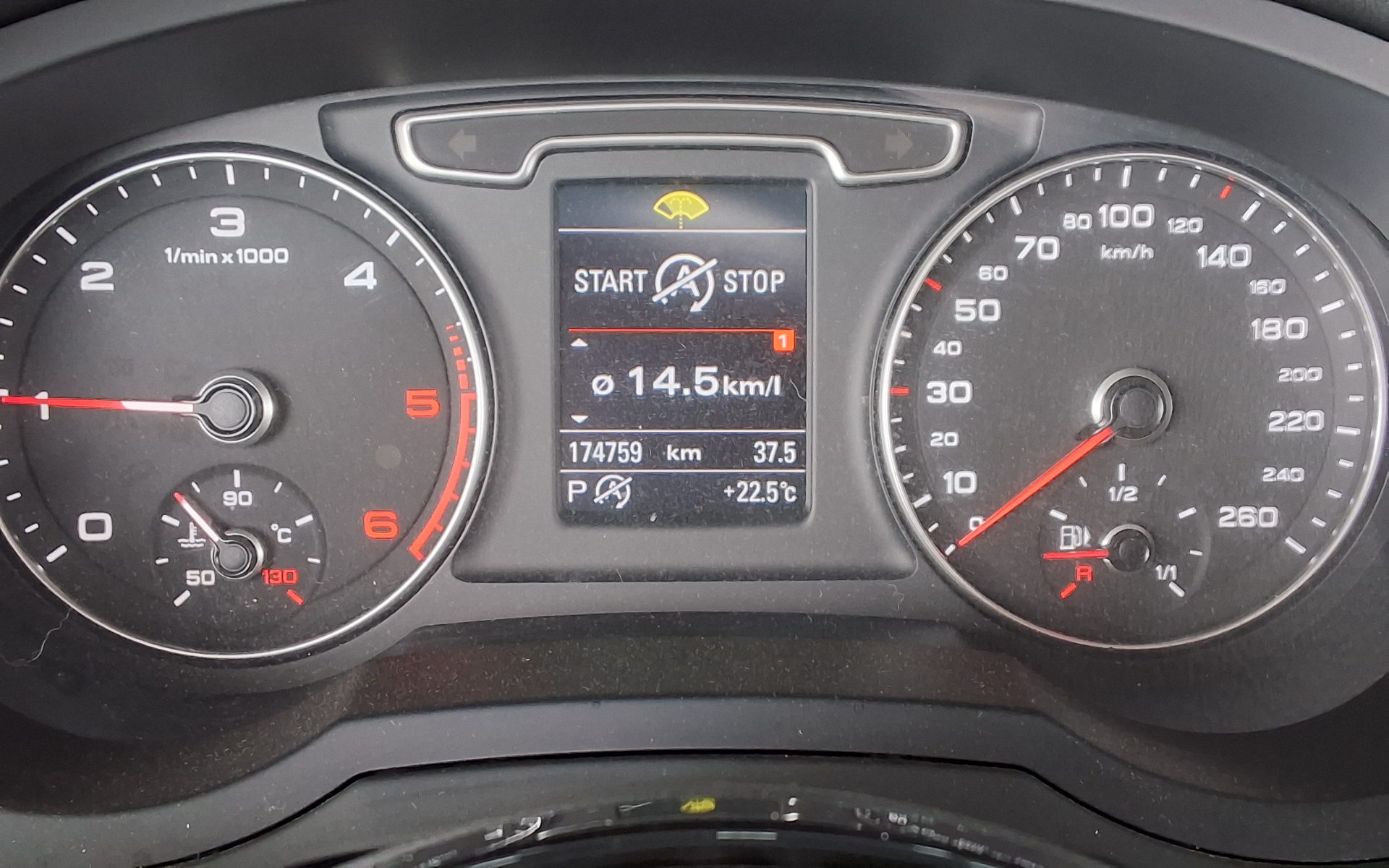 AUDI Q3 35 TDI QUATTRO DYNAMIC 2015 - zdjęcie 9
