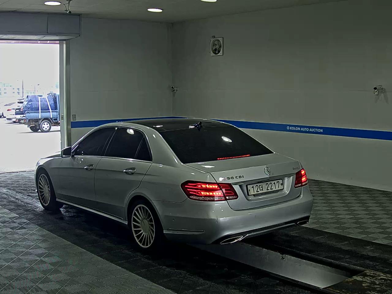 MERCEDES-BENZ E-CLASS (4TH GEN) E250 CDI 4MATIC 2014 - zdjęcie 6