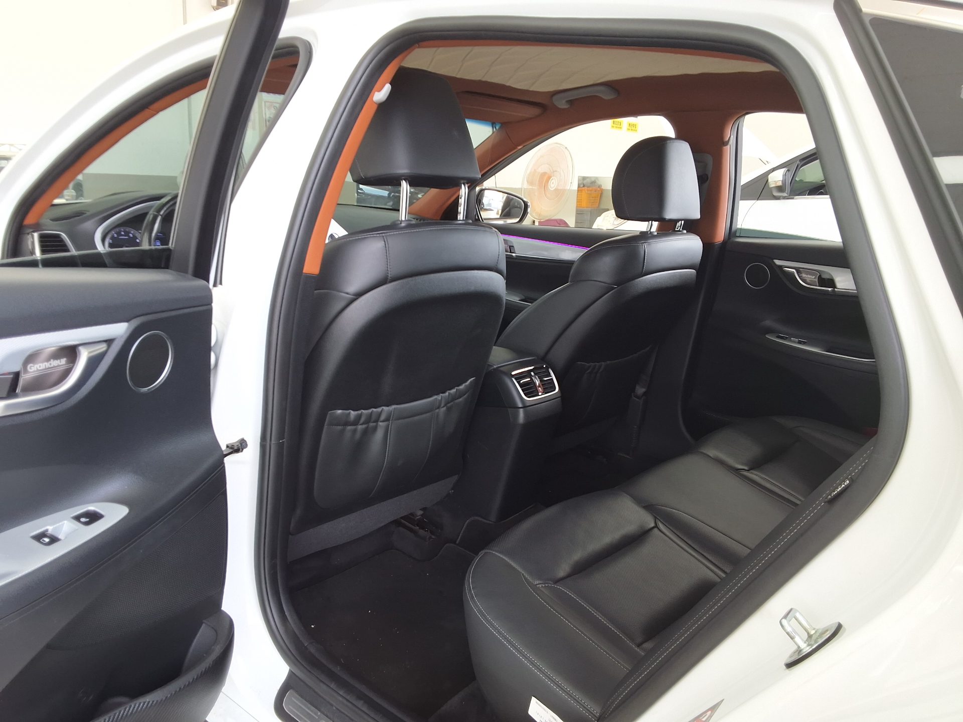 HYUNDAI GRANDEUR IG 2.4 GDi PREMIUM 2019 - zdjęcie 12