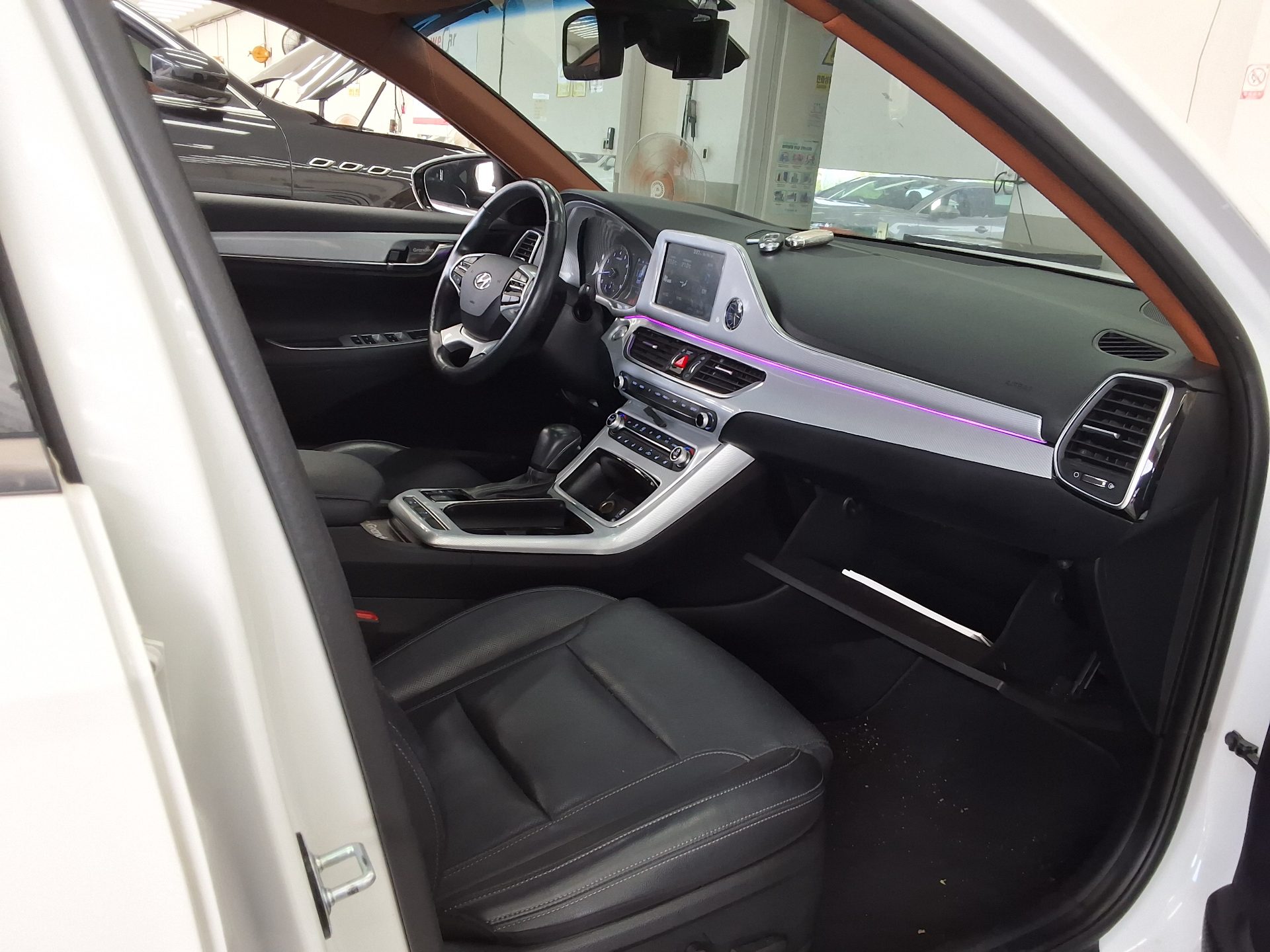 HYUNDAI GRANDEUR IG 2.4 GDi PREMIUM 2019 - zdjęcie 14