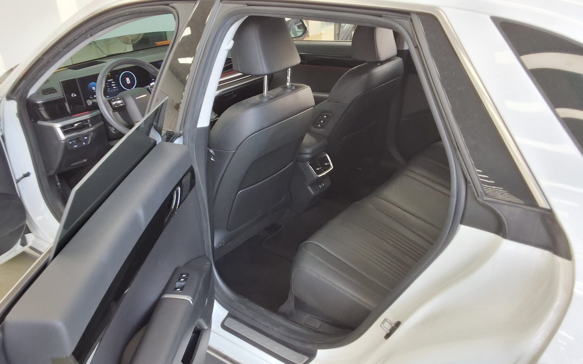HYUNDAI THE ALL NEW GRANDEUR GASOLINE 2.5 EXCLUSIVE 2024 - zdjęcie 12