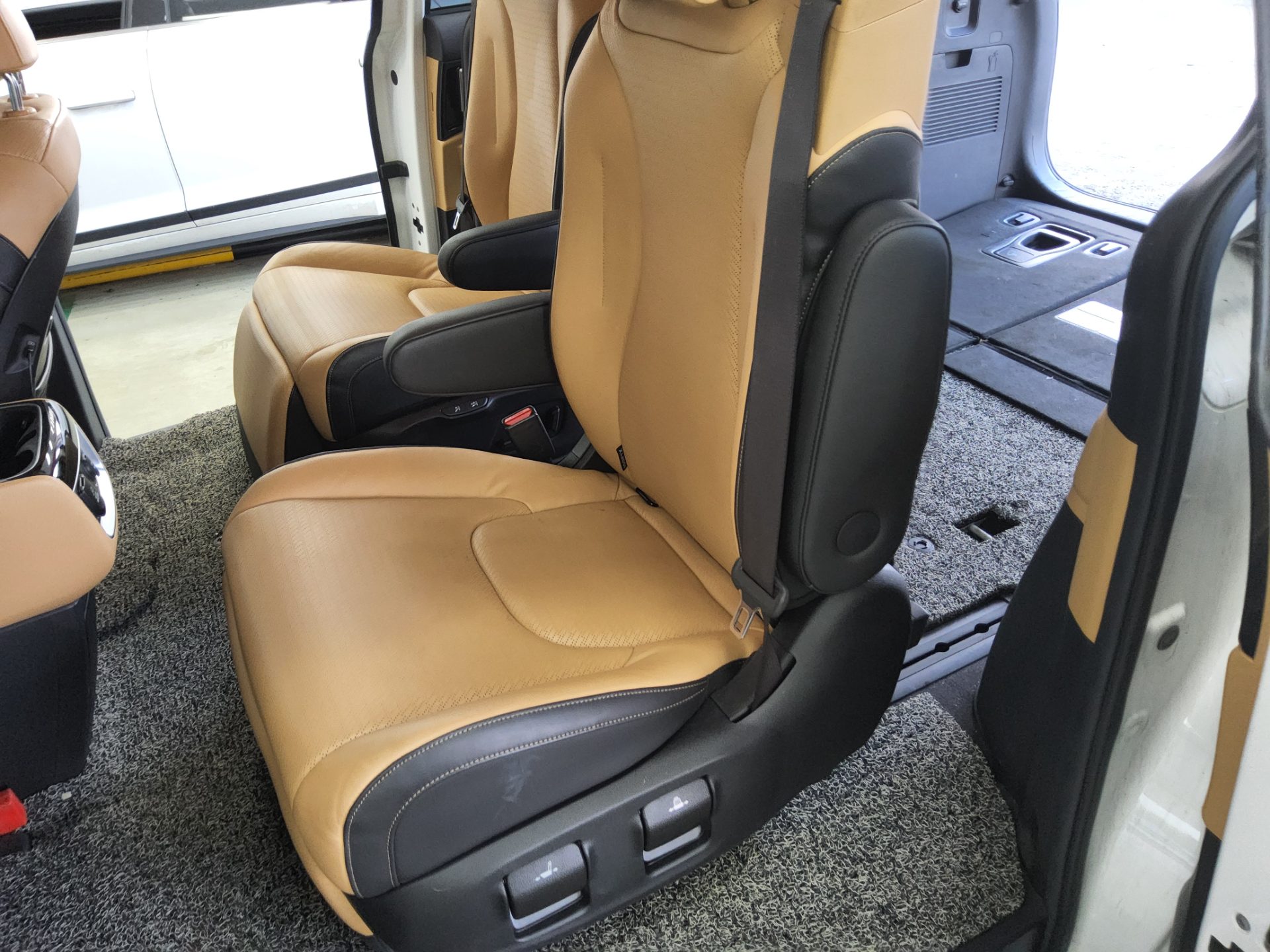 KIA NEW CARNIVAL (KA4) 7-SEATER DIESEL SIGNATURE 2022 - zdjęcie 12