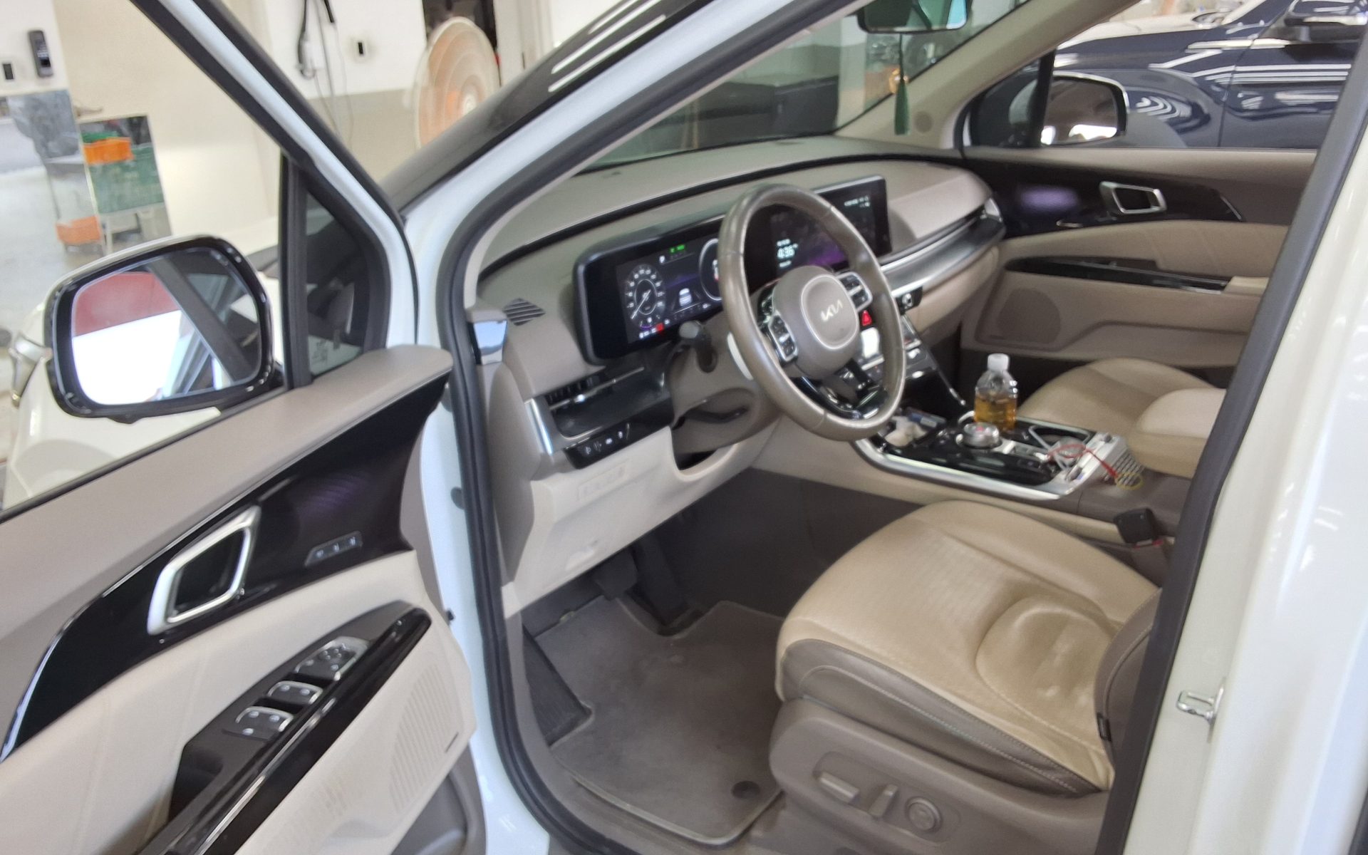 KIA NEW CARNIVAL (KA4) HI-LIMOUSINE 7-SEATER GASOLINE SIGNATURE 2023 - zdjęcie 10
